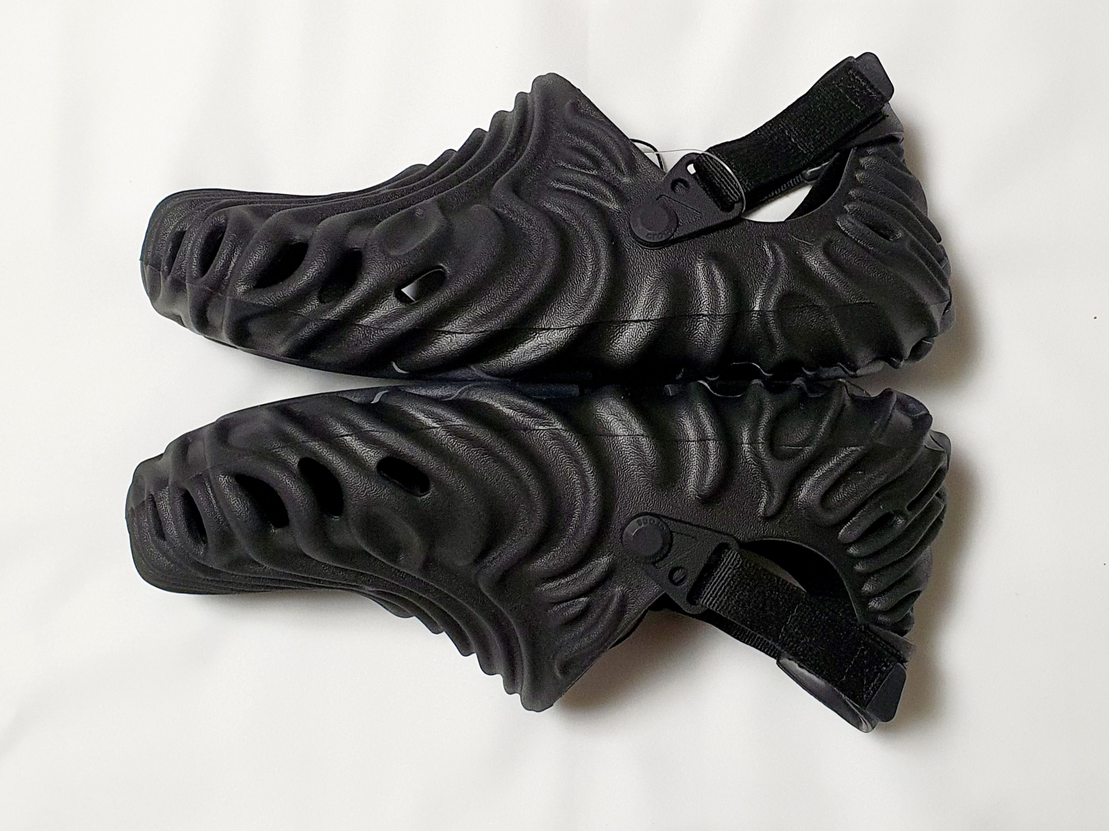 Crocs x Salehe Bembury Pollex Clog Sasquatch 착용 스타일 - 2