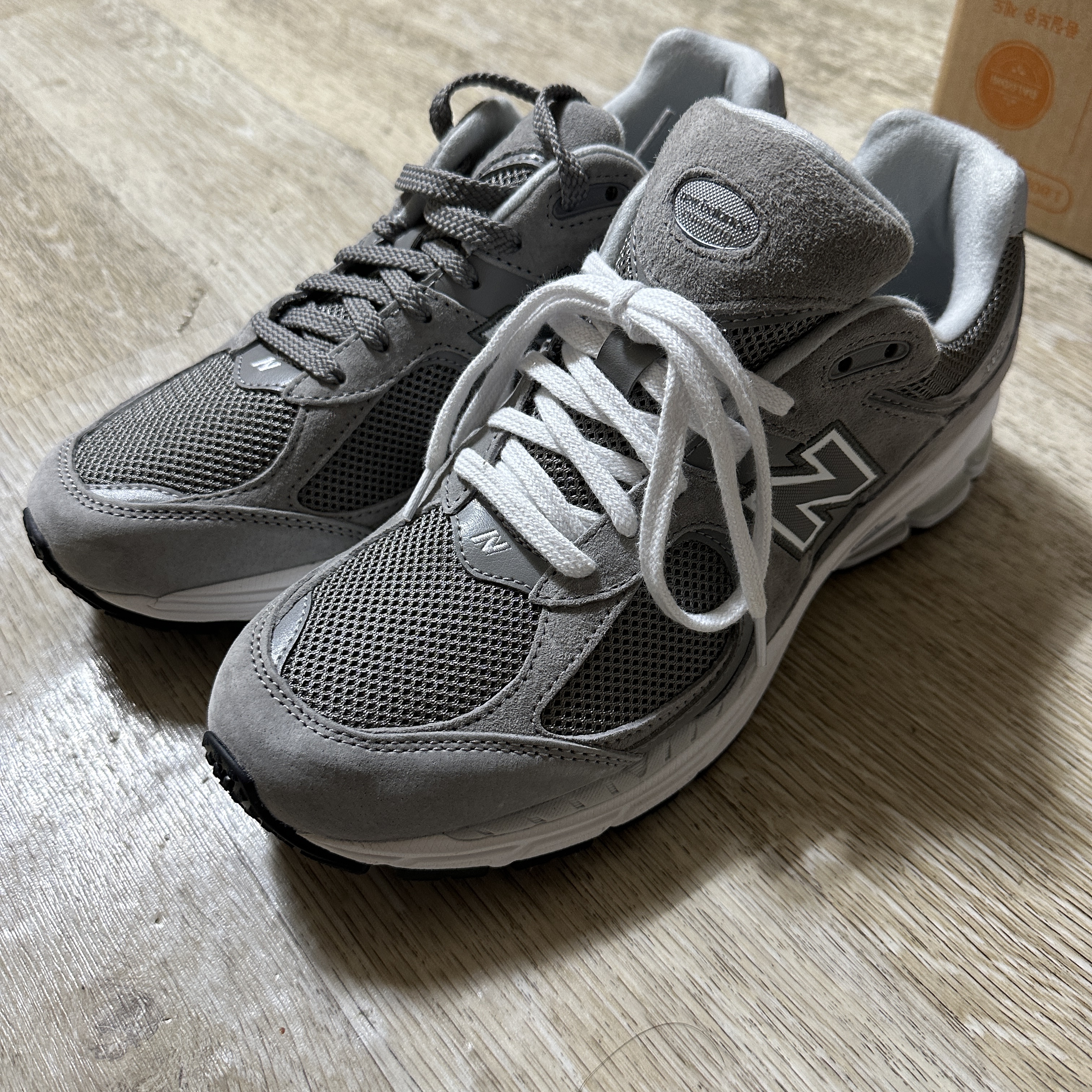 New Balance 2002R Marblehead White 착용 스타일