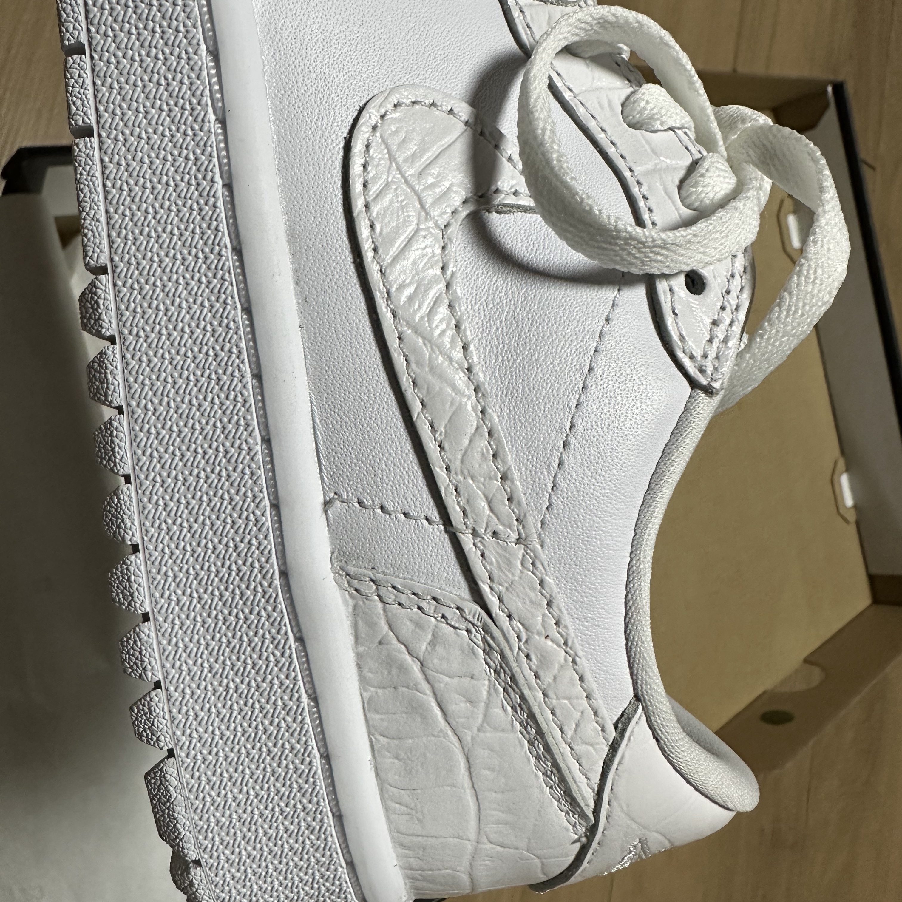 Jordan 1 Low Golf Pure Platinum 착용 스타일 - 3