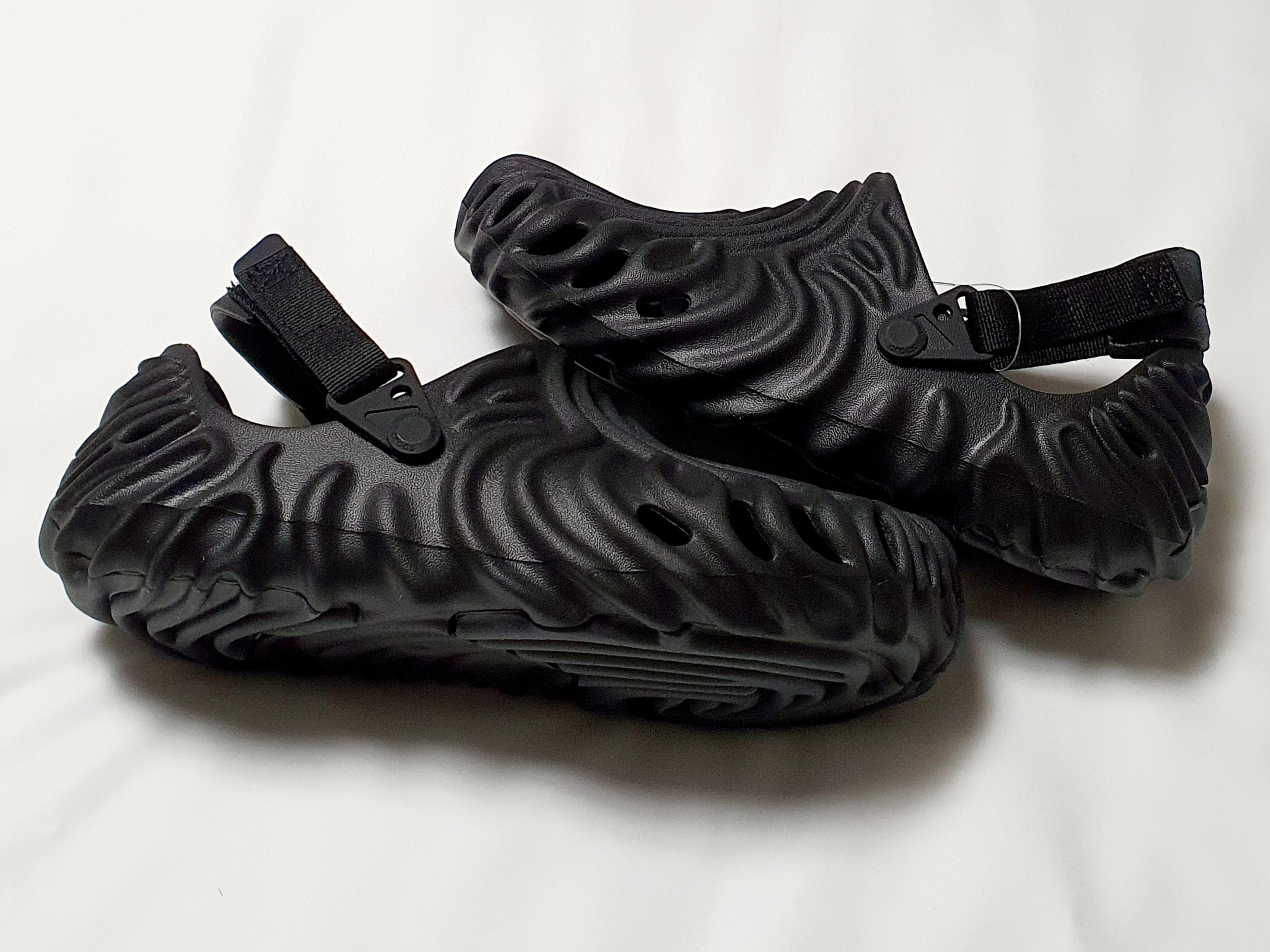 Crocs x Salehe Bembury Pollex Clog Sasquatch 착용 스타일 - 1