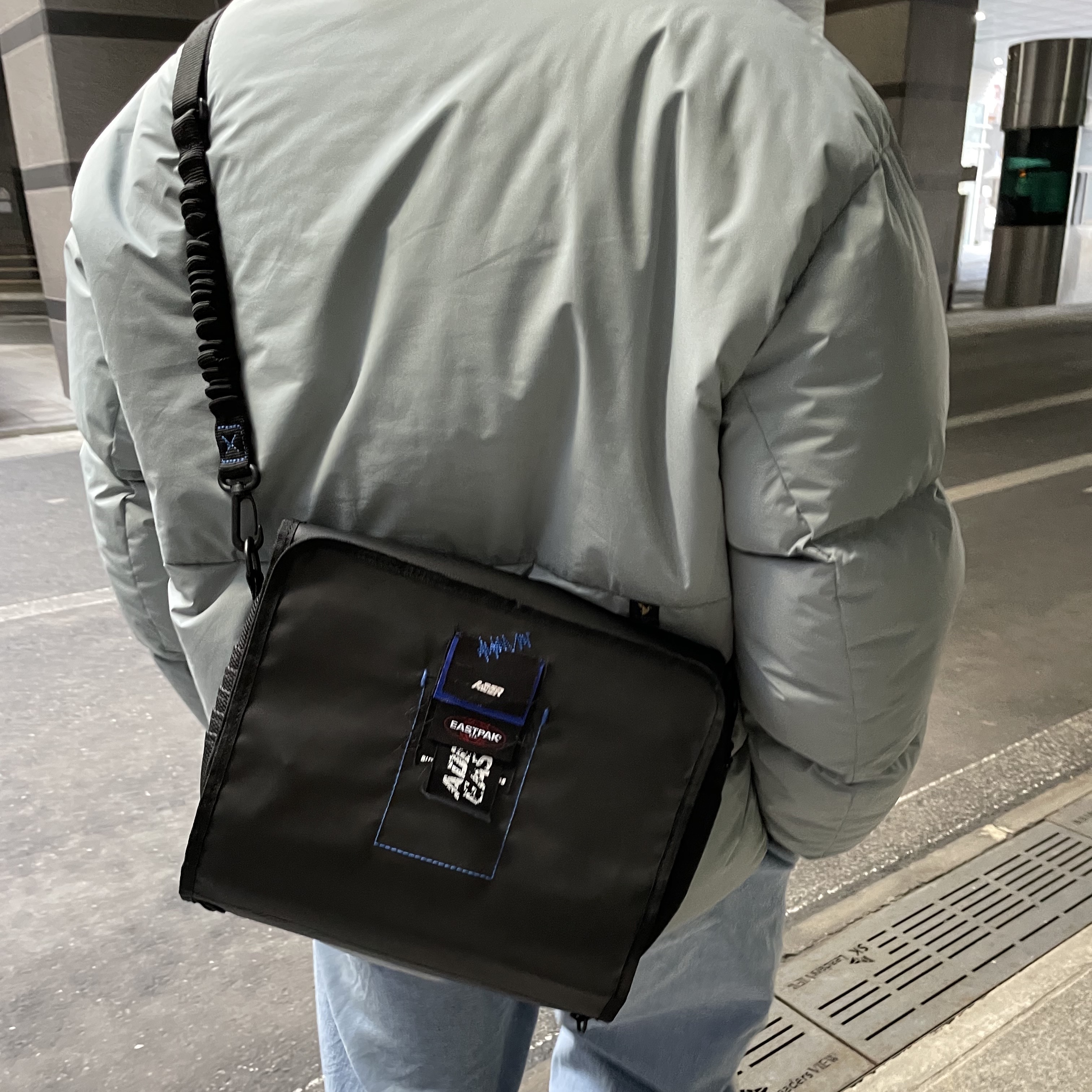 Ader Error x Eastpak Shoulder Bag Black 착용 스타일