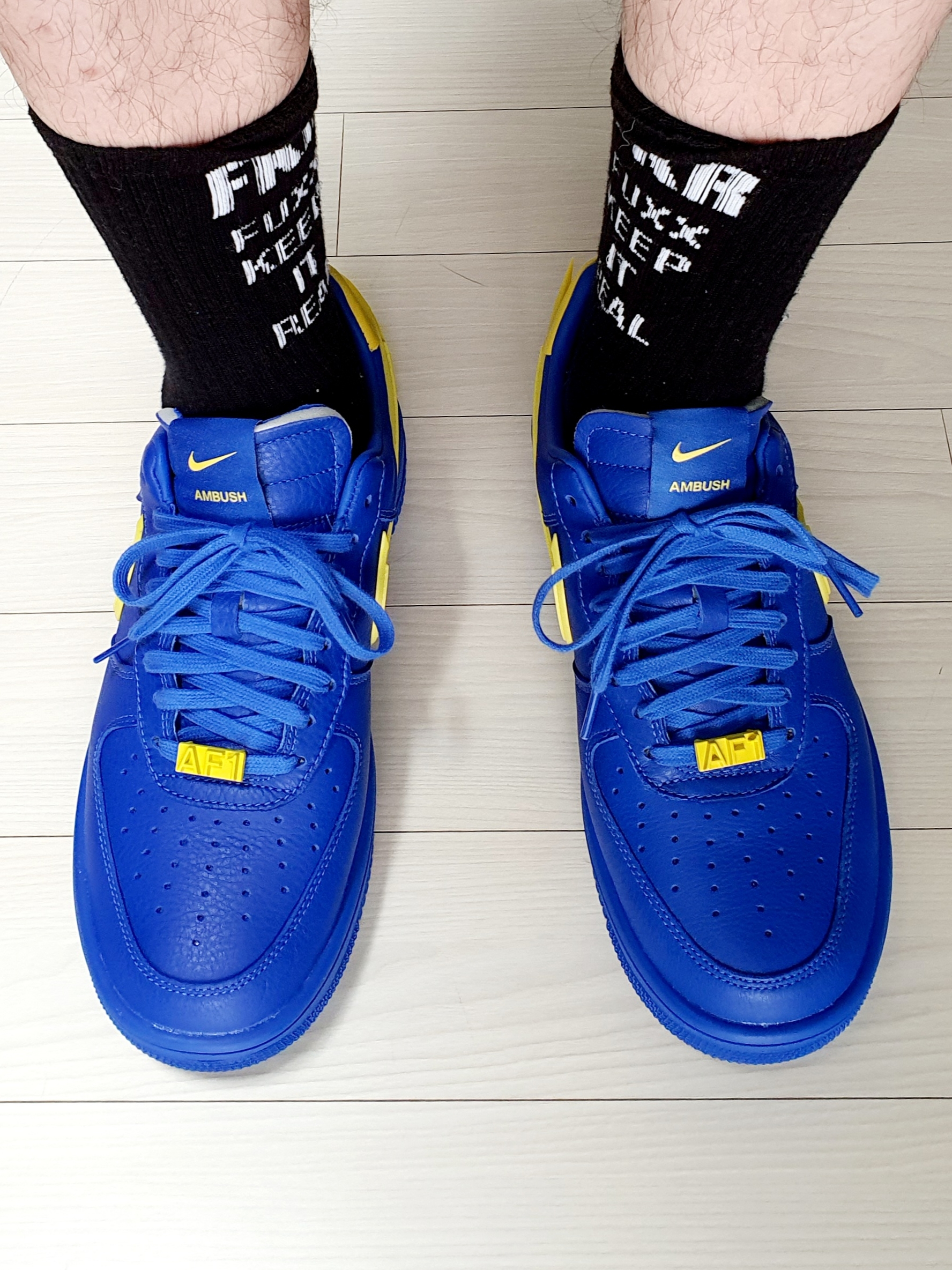 Nike x Ambush Air Force 1 Low SP Game Royal and Vivid Sulfur 착용 스타일 - 2