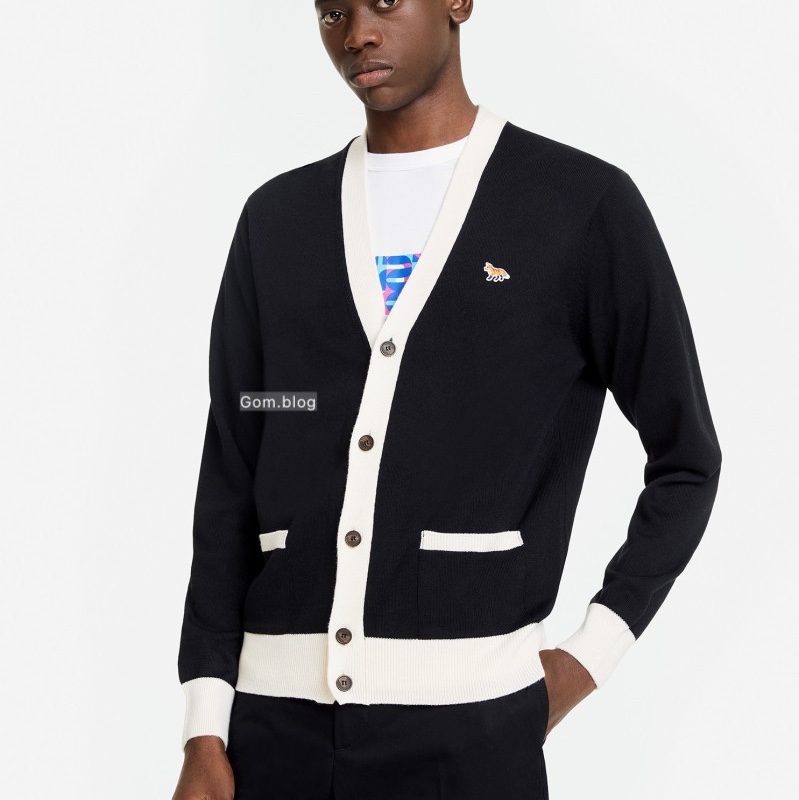 Maison Kitsune Baby Fox Patch Bi-Color Classic Cardigan Navy 착용 스타일 - 4