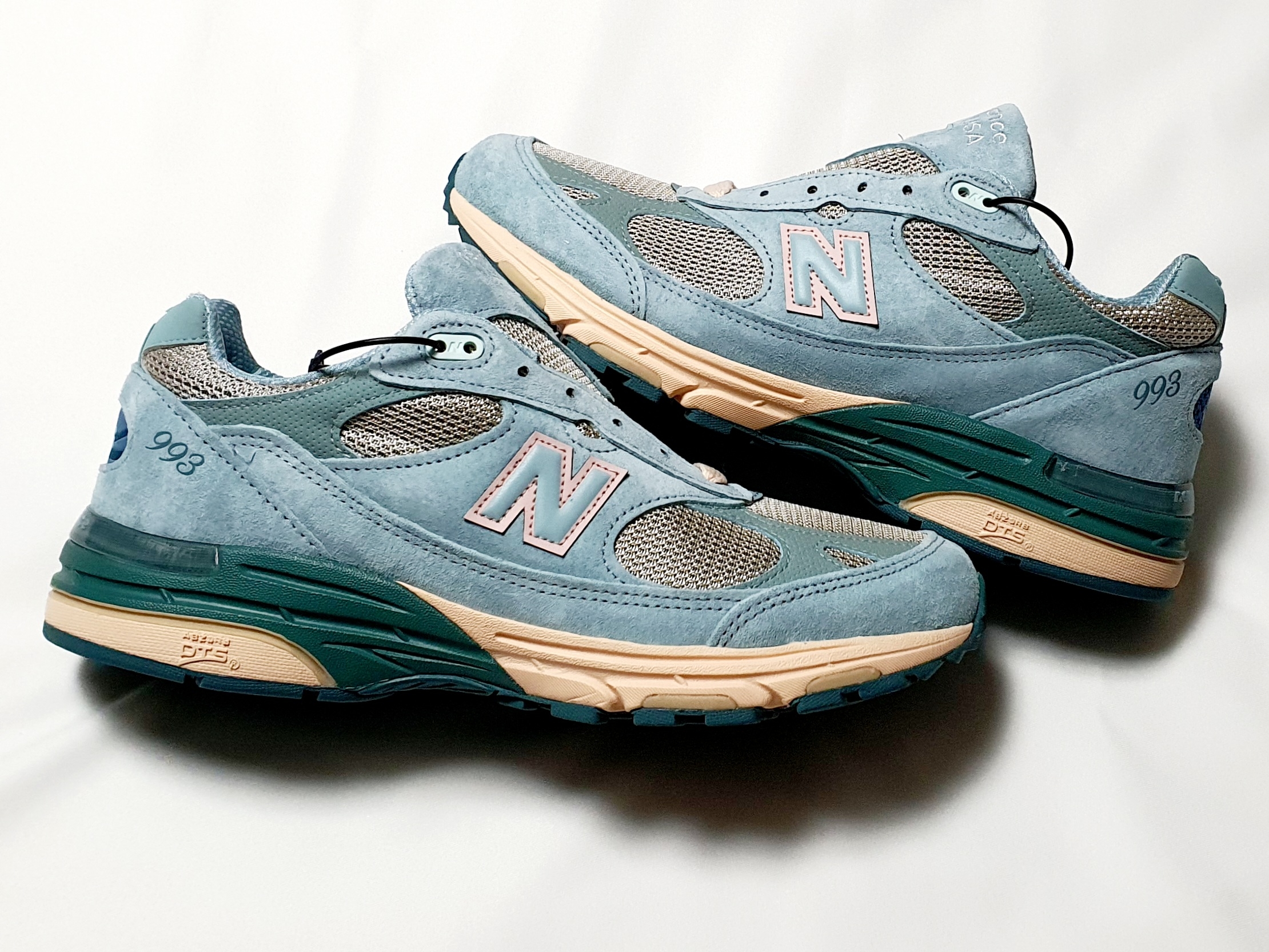 New Balance x Joe Freshgoods 993 Made in USA Arctic Blue 착용 스타일 - 2