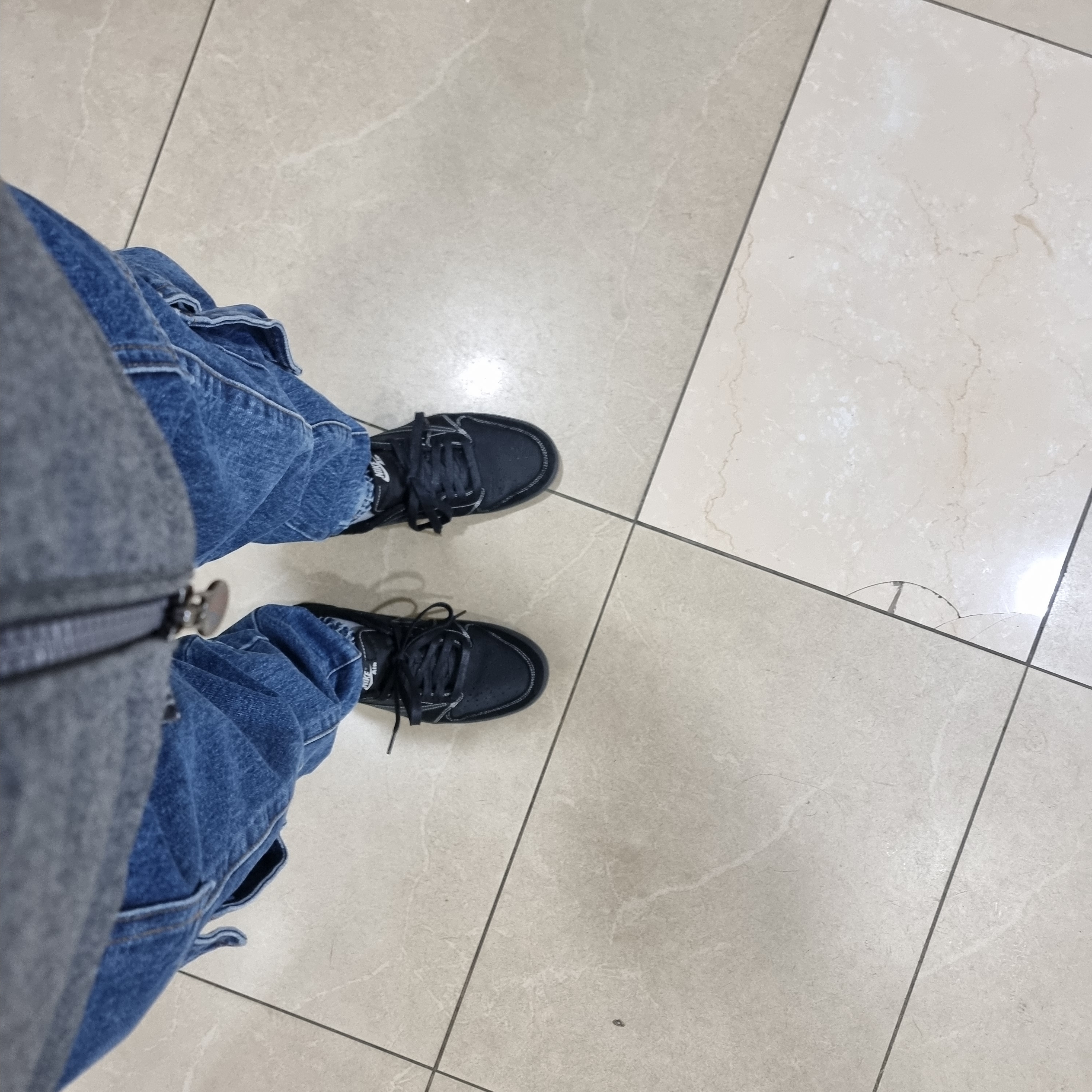 Jordan 1 x Travis Scott Retro Low OG SP Black Phantom 착용 스타일 - 1