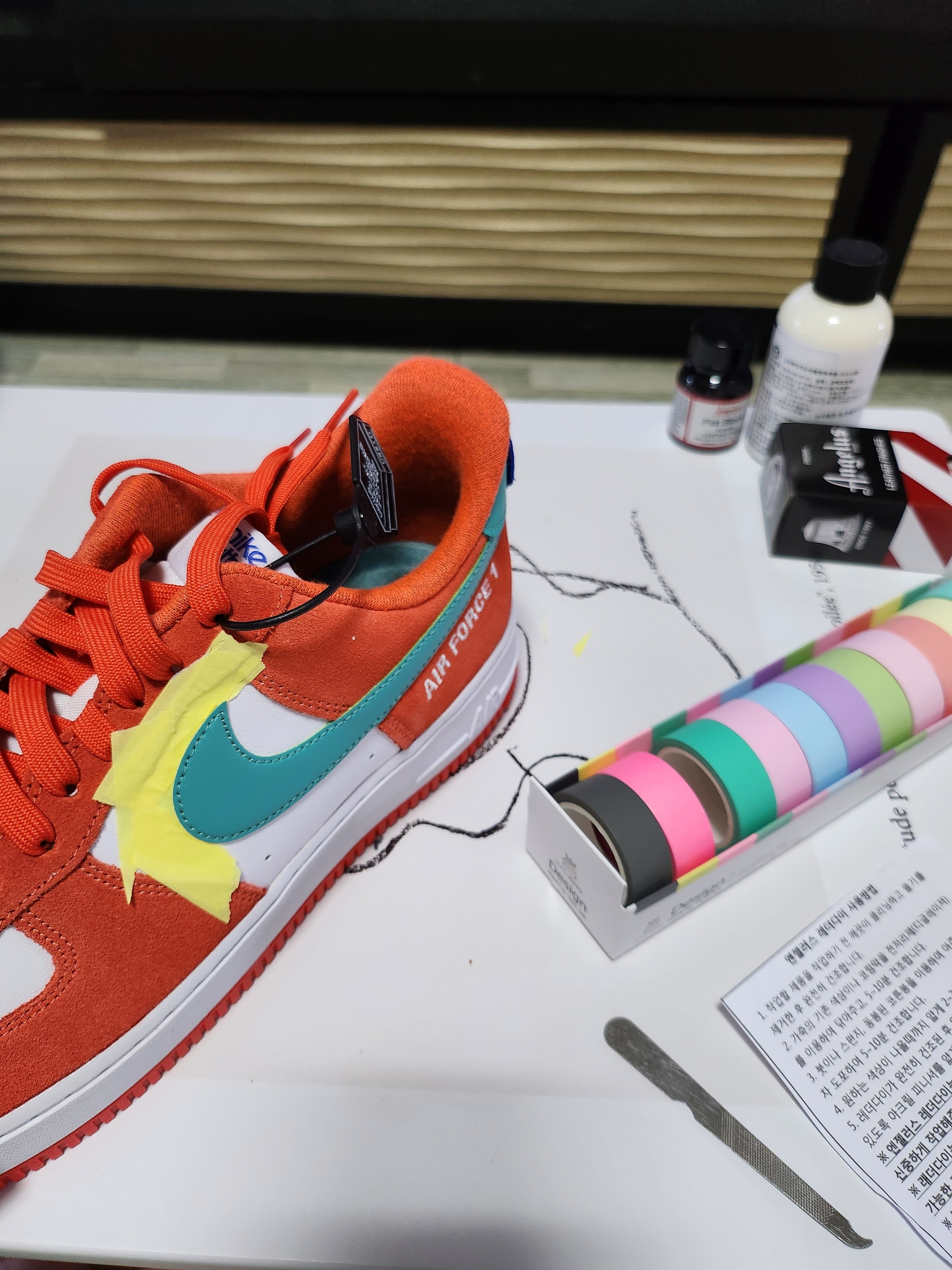 Nike Air Force 1 '07 LV8 Athletic Club Rush Orange Washed Teal 착용 스타일 - 1