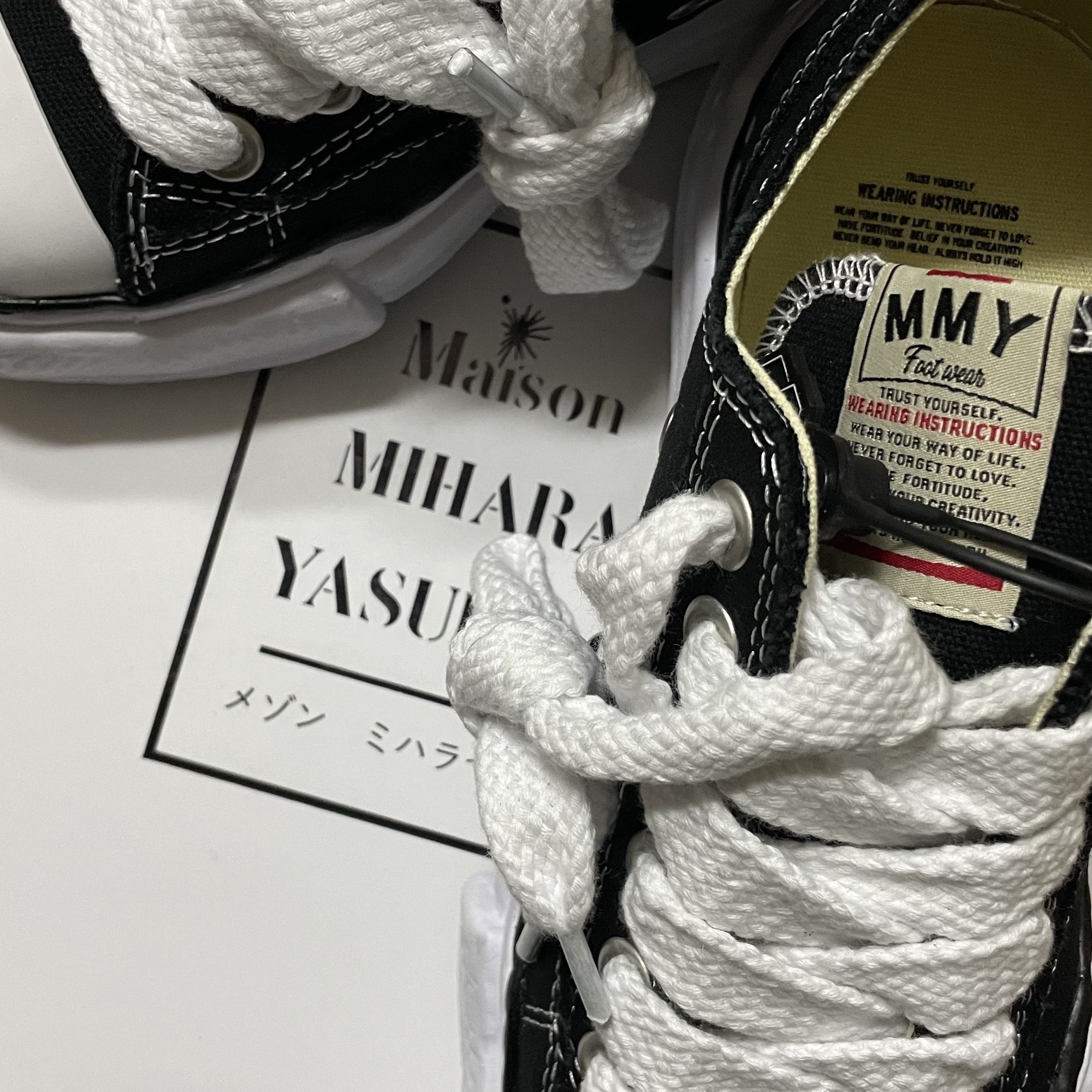 Maison Mihara Yasuhiro Peterson OG Sole Canvas Low Sneakers Black 착용 스타일 - 1