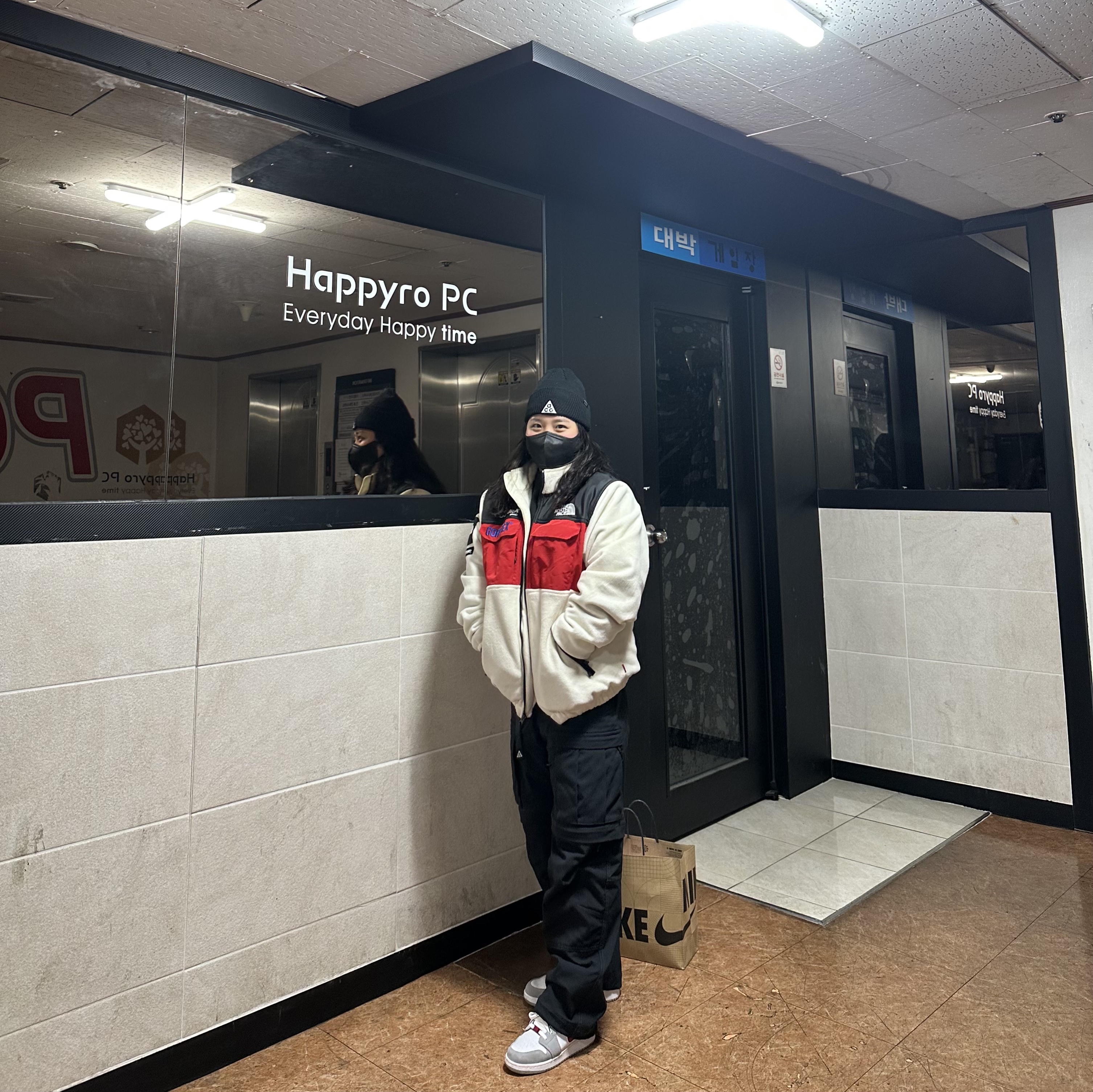 Nike ACG Beanie 3In1 Black White, Supreme x The North Face Expedition Fleece Jacket White - 18FW 착용 스타일 - 2