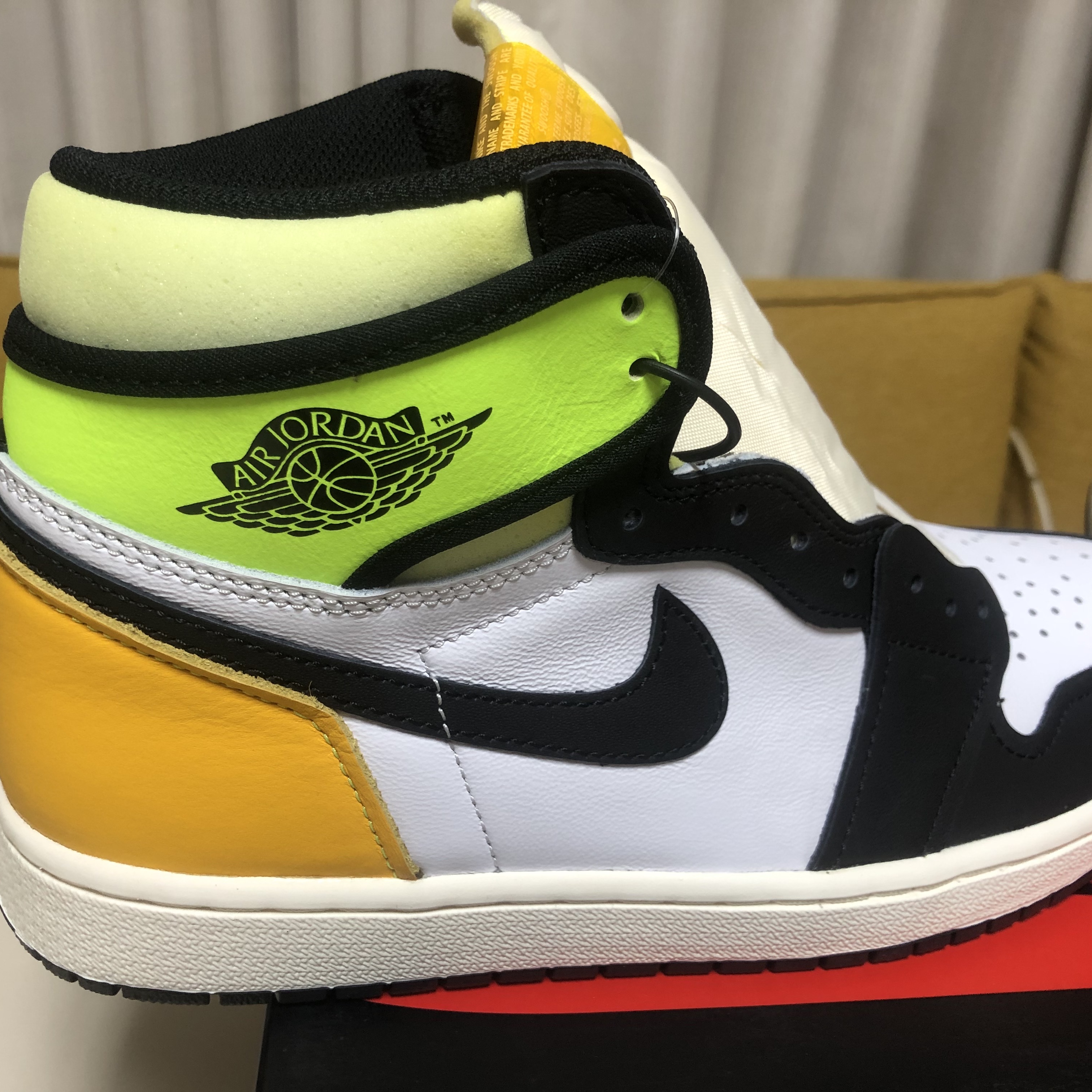 Jordan 1 Retro High OG Volt Gold 착용 스타일 - 1
