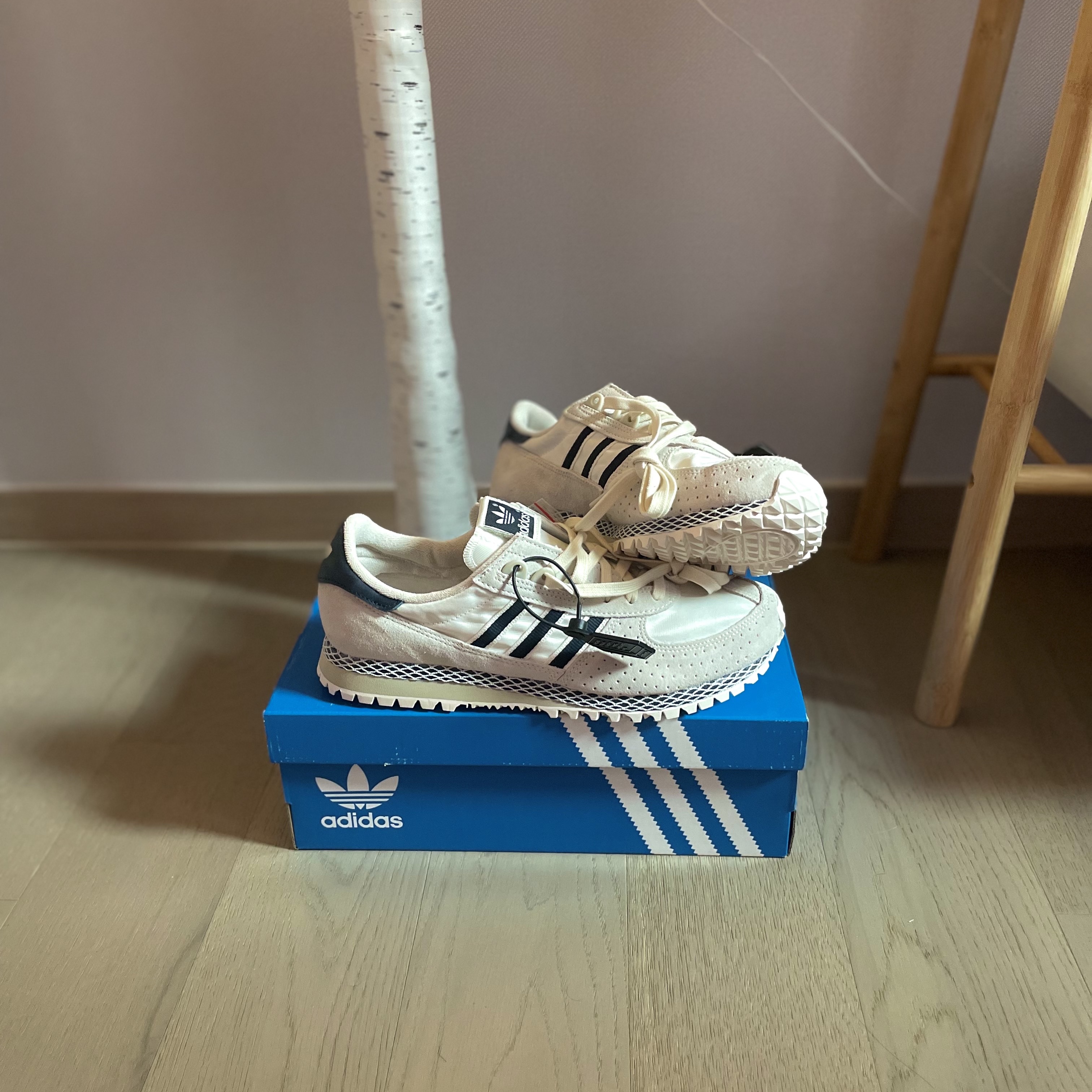 Adidas City Marathon PT Beige Navy 착용 스타일 - 2