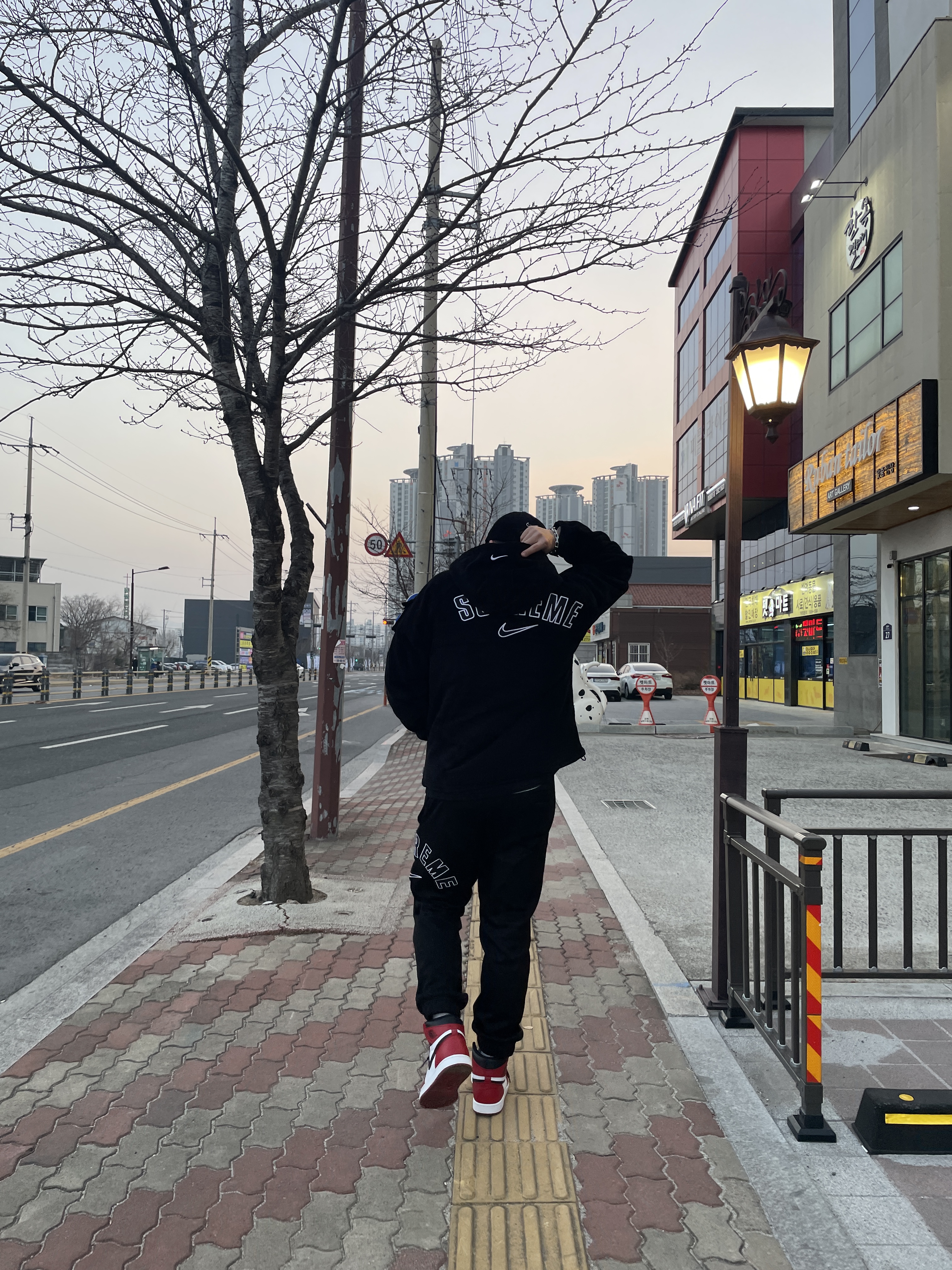 Supreme x Nike Arc Corduroy 6-Panel Black - 22SS, Supreme x Nike Arc Corduroy Hooded Jacket Black - 22SS 착용 스타일 - 2
