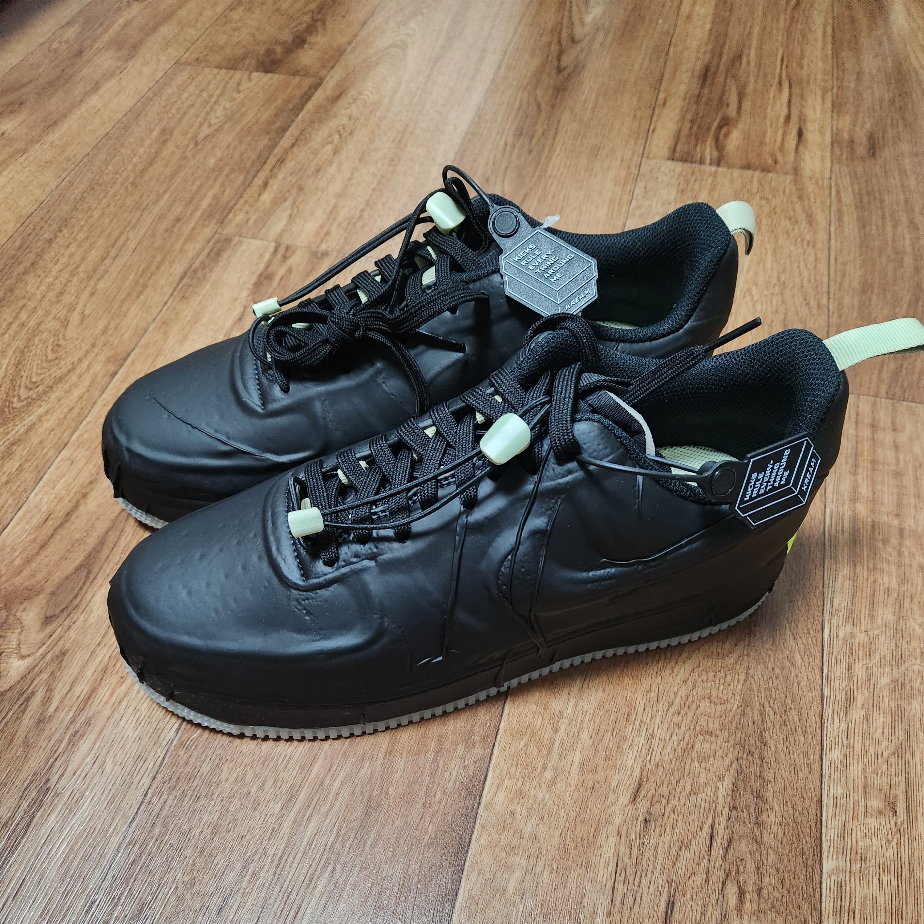 Nike Air Force 1 Low Experimental Black Olive Aura 착용 스타일