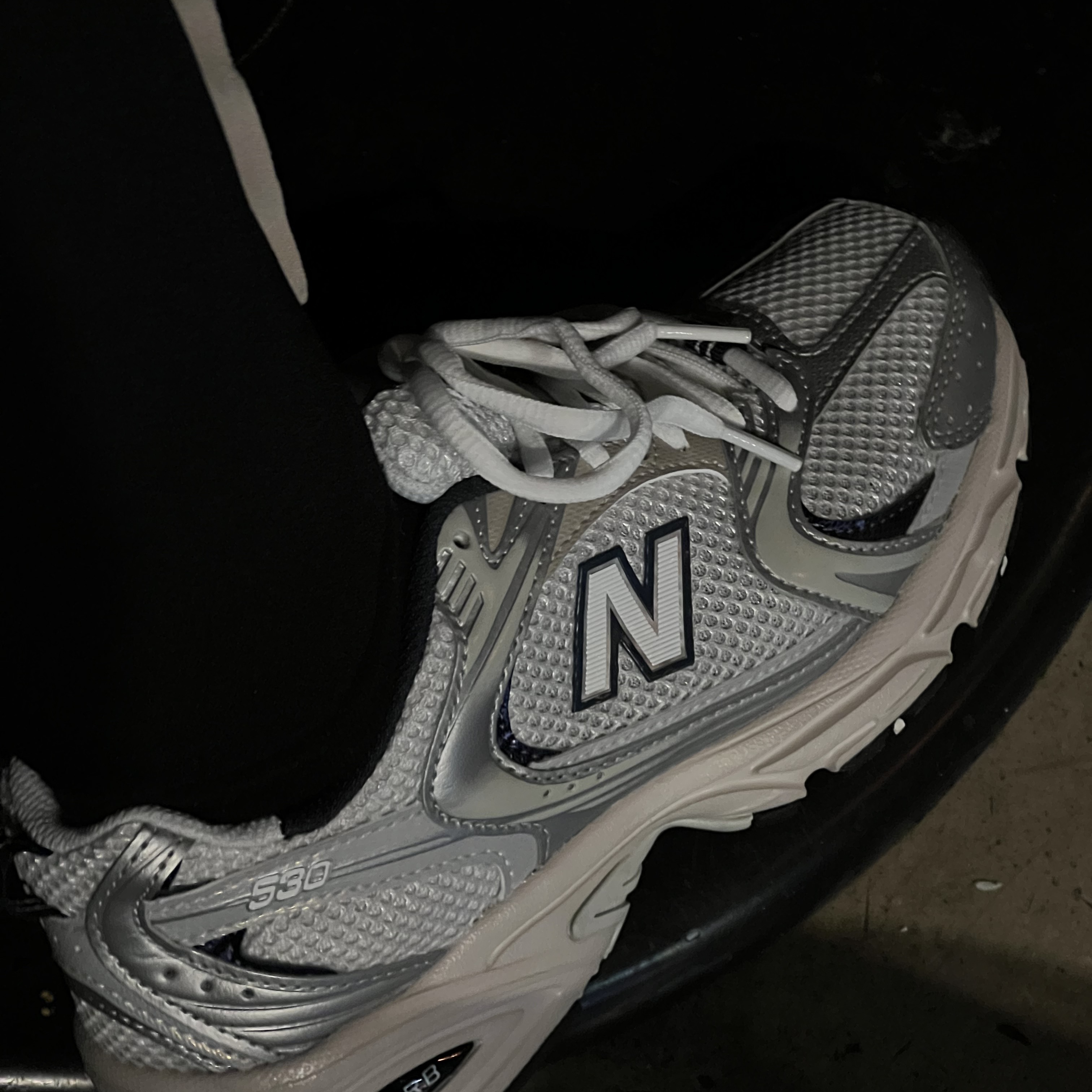 New Balance 530 Steel Grey 착용 스타일