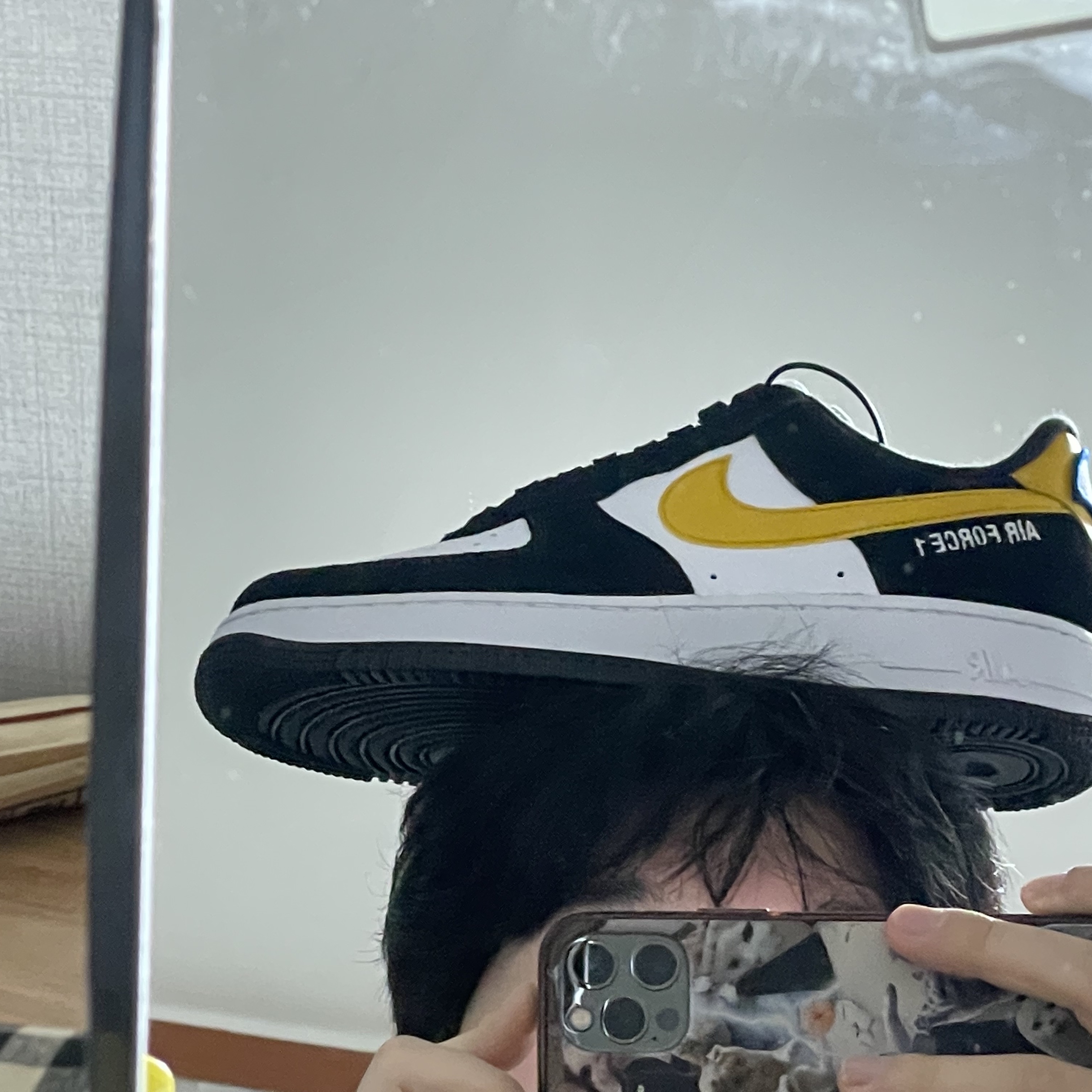 Nike Air Force 1 '07 LV8 Athletic Club Black Dark Sulfur 착용 스타일