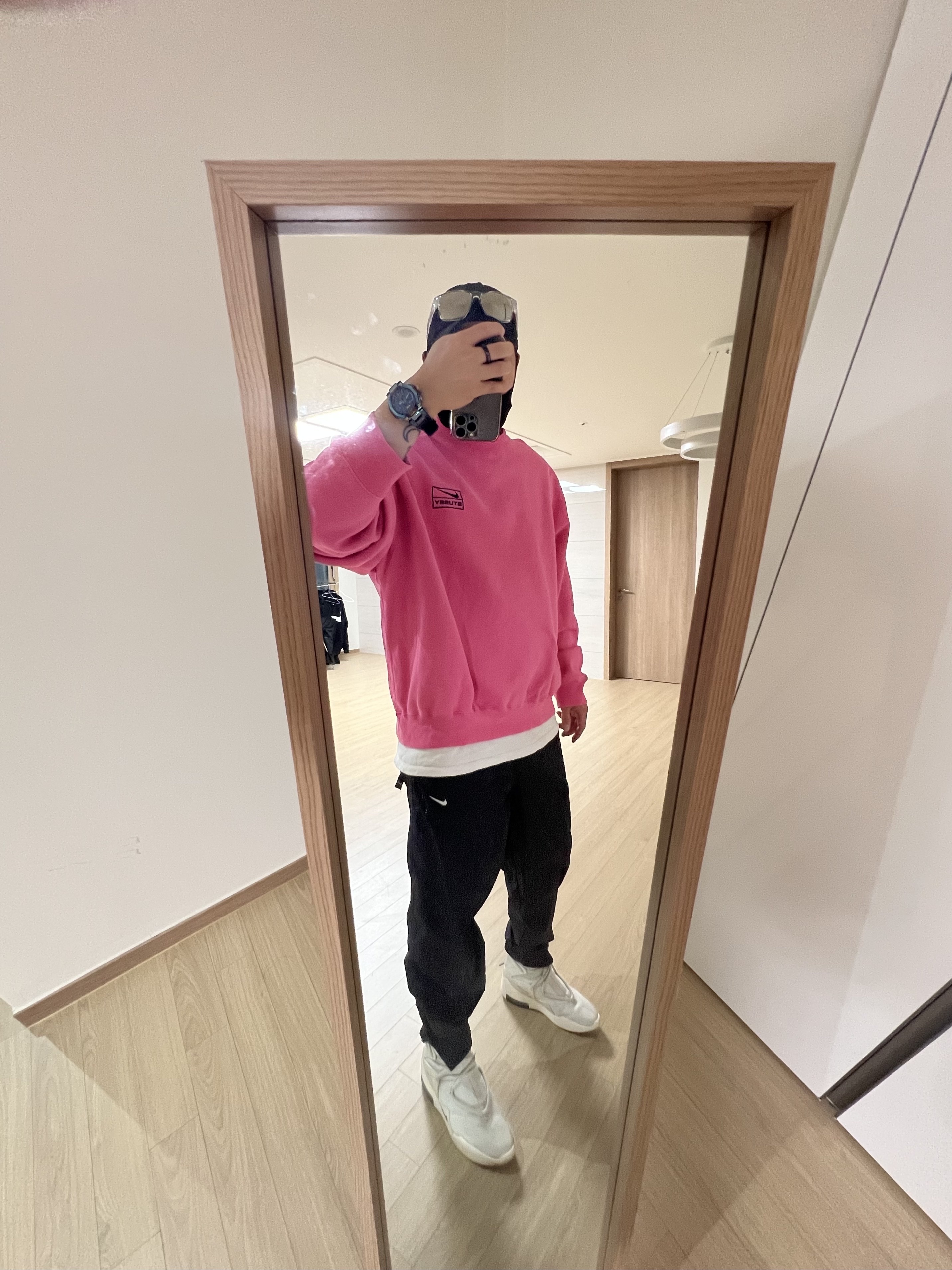 Nike x Stussy NRG Washed Fleece Crewneck Lotus PInk, Nike x Patta Aerobill Cap Brown 착용 스타일 - 1