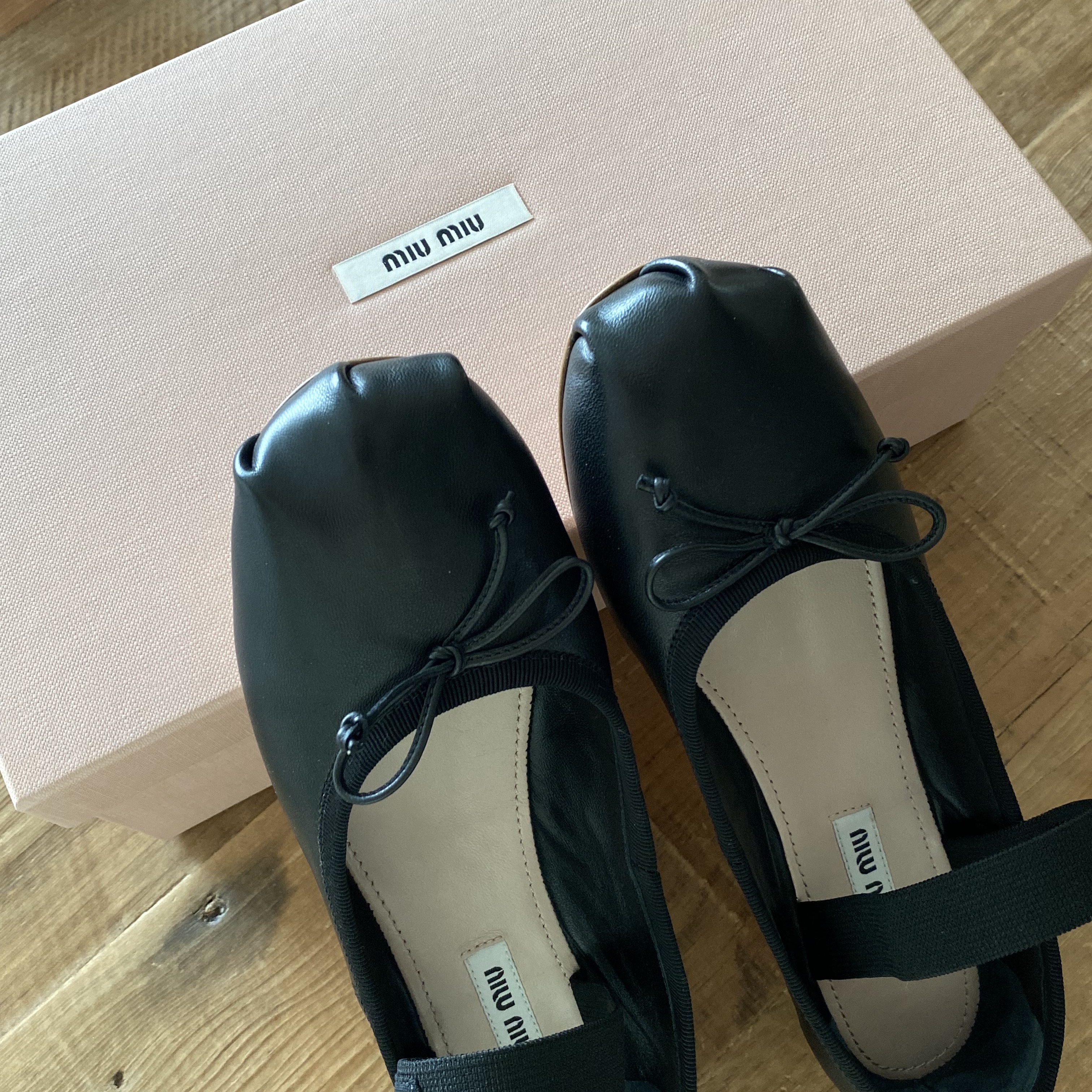 (W) Miu Miu Leather Ballerinas Black 착용 스타일