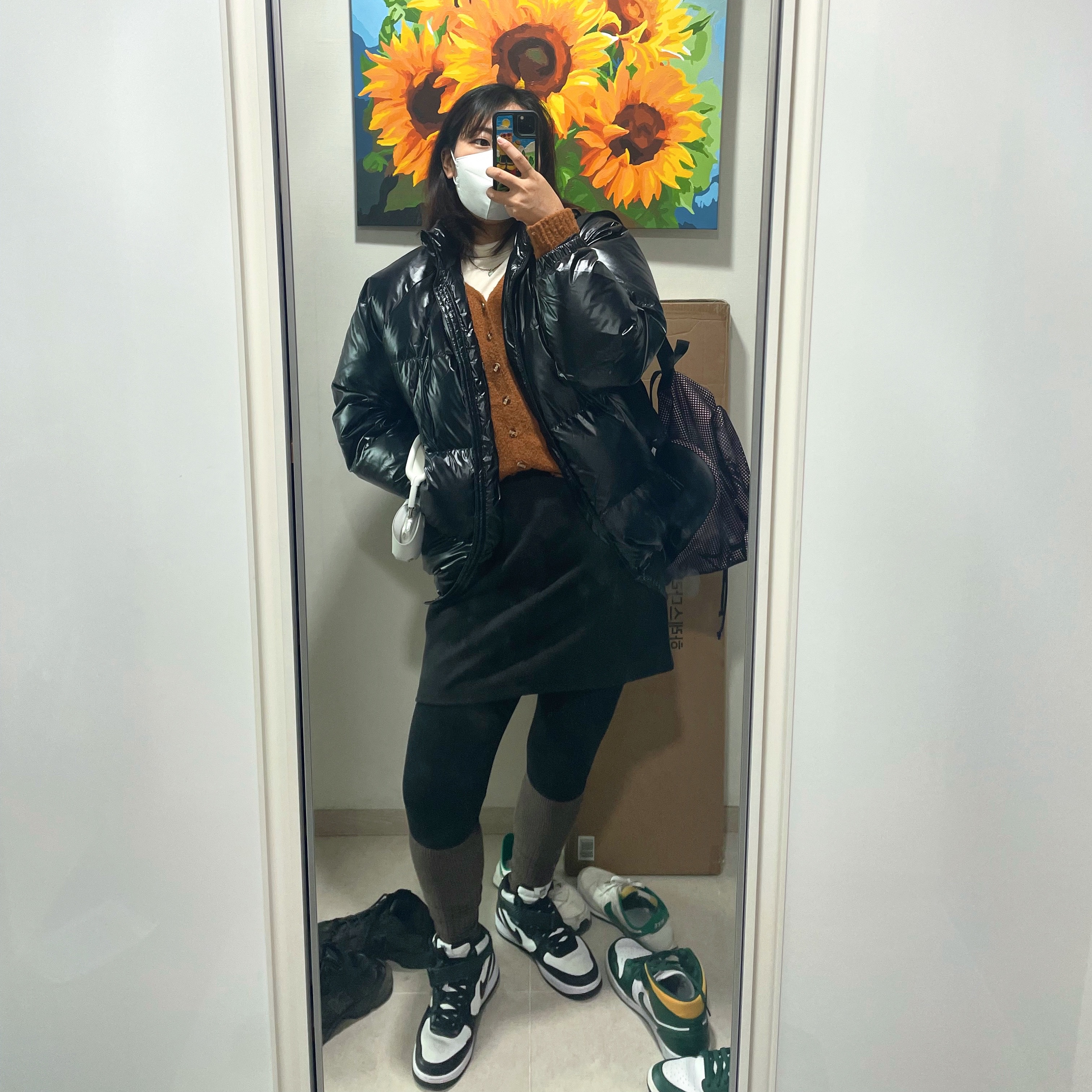 Apple AirPods Max Lightning Silver (Korean Ver.), Nike x Stussy Air Force 1 '07 Mid SP Black and Light Bone 착용 스타일 - 1
