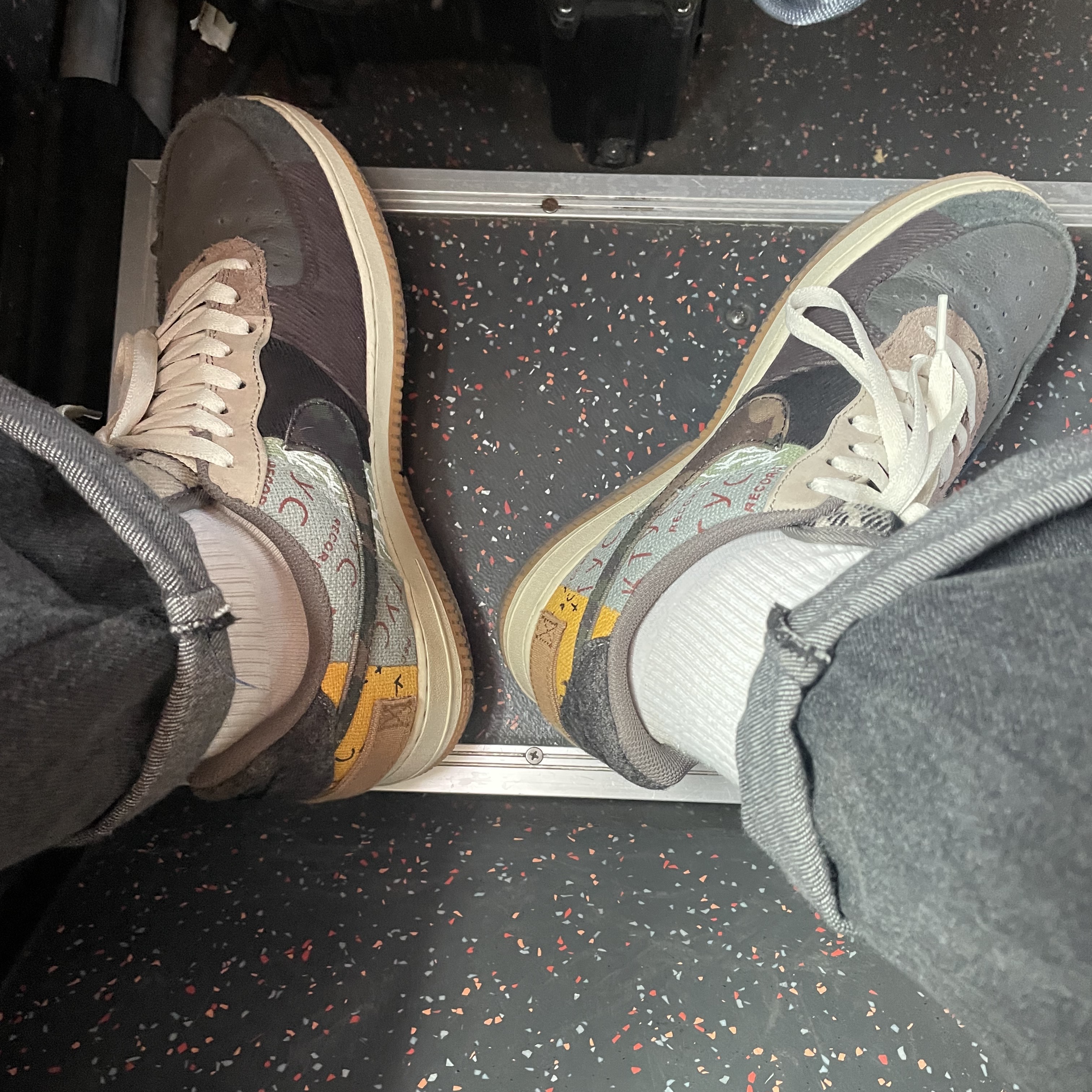 Nike x Travis Scott Air Force 1 Low Cactus Jack 착용 스타일 - 3
