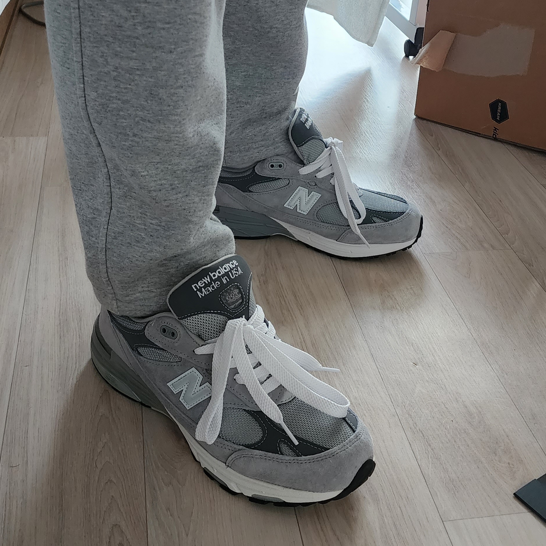 (W) New Balance 993 Made in USA Grey - B Standard 착용 스타일