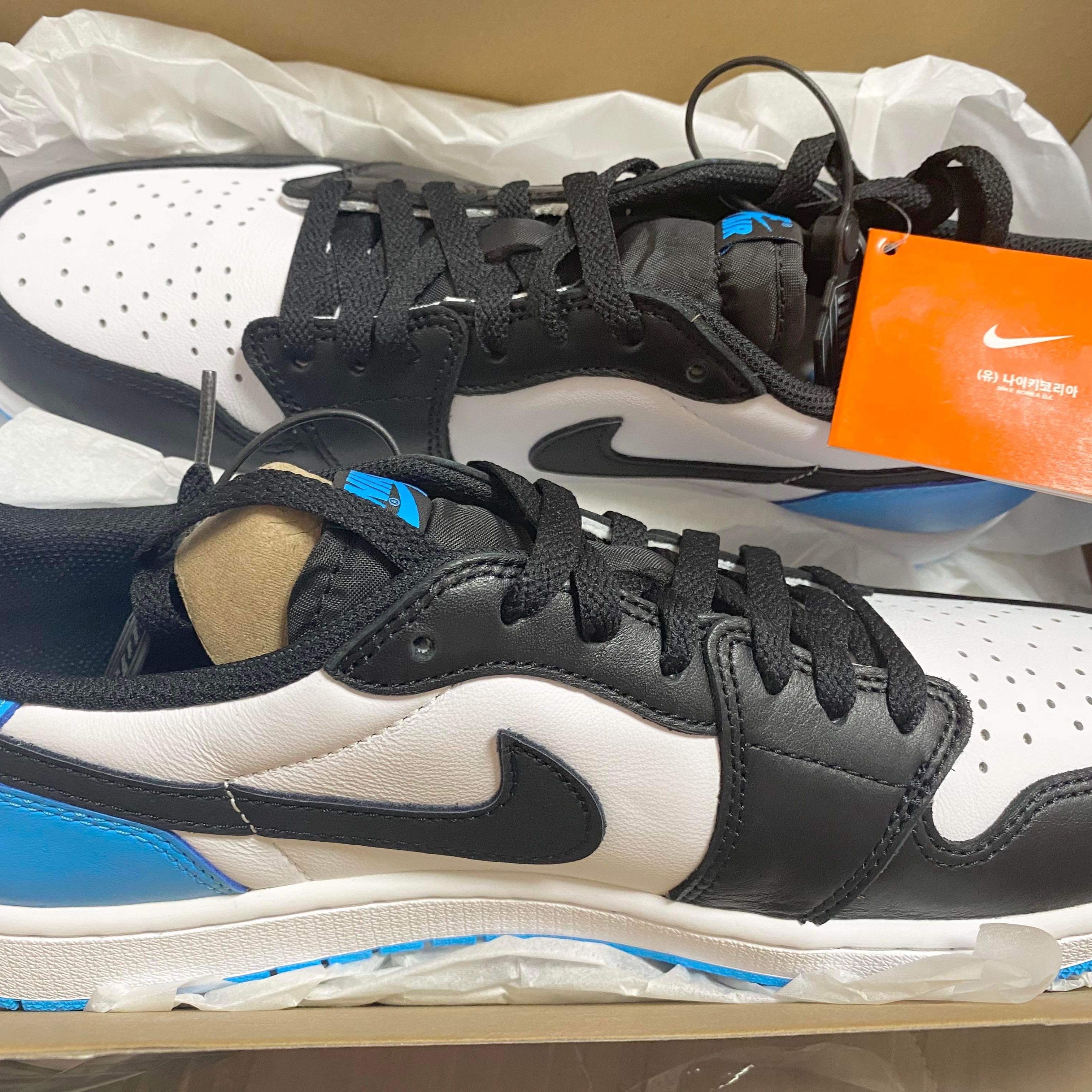 Jordan 1 Retro Low OG Black and Dark Powder Blue 착용 스타일