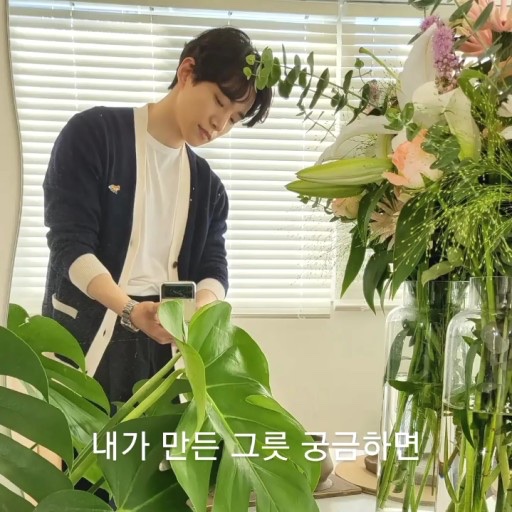 Maison Kitsune Baby Fox Patch Bi-Color Classic Cardigan Navy 착용 스타일 - 5