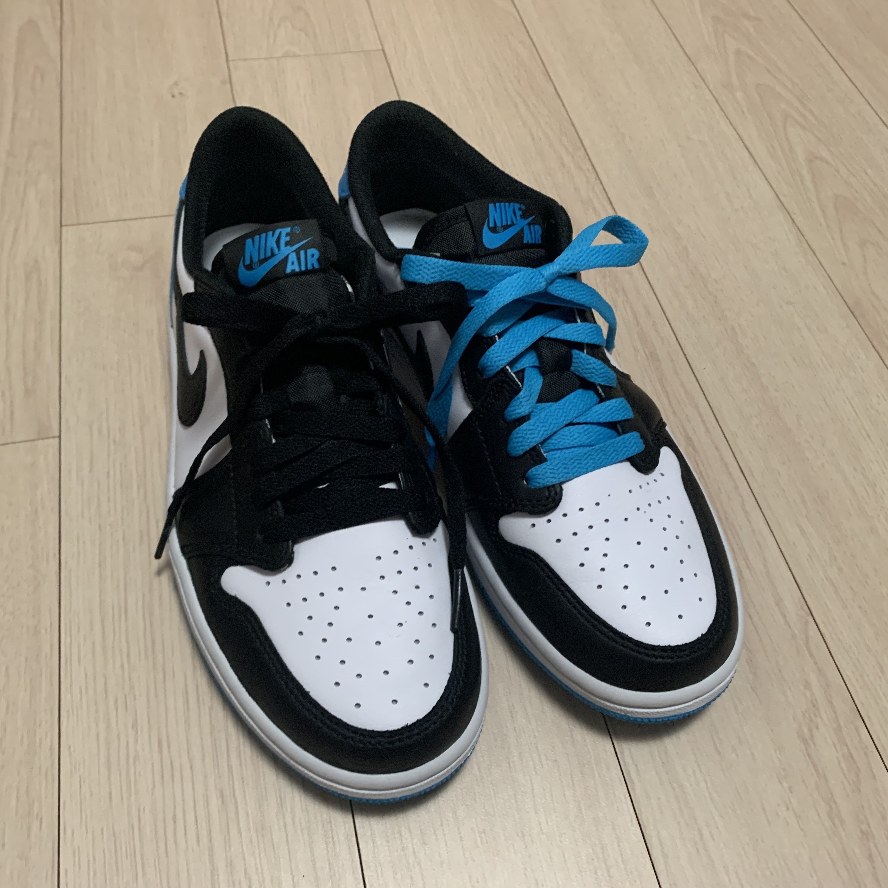 (W) Jordan 1 Retro Low OG Black and Dark Powder Blue, Jordan 1 Retro Low OG Black and Dark Powder Blue 착용 스타일 - 2