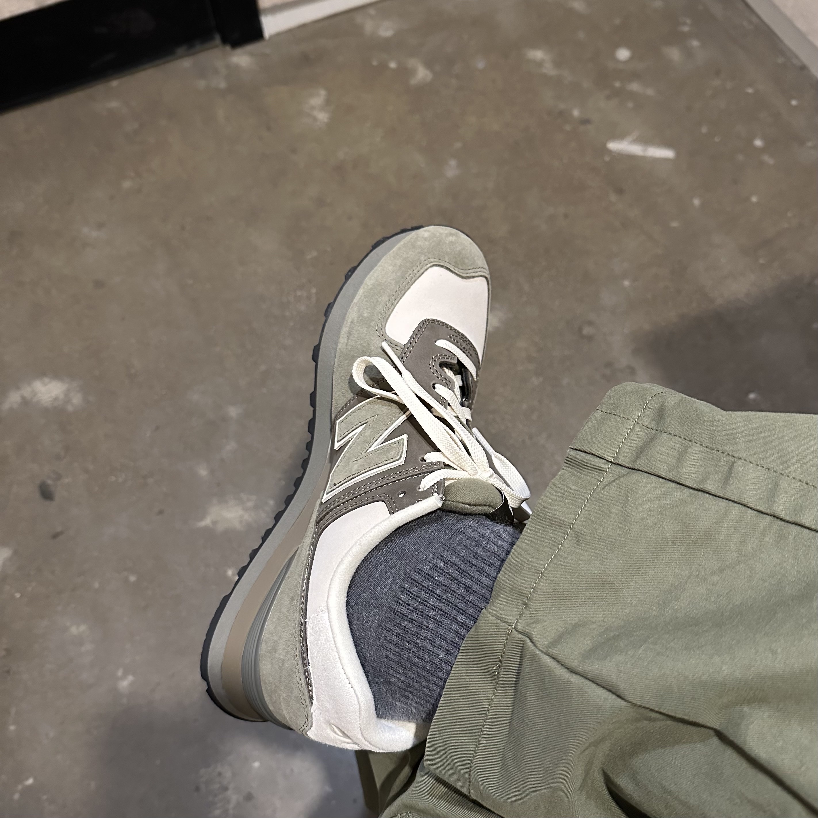 New Balance x Comme des Garcons Junya Watanabe Man 574 Suede Khaki Off White 착용 스타일