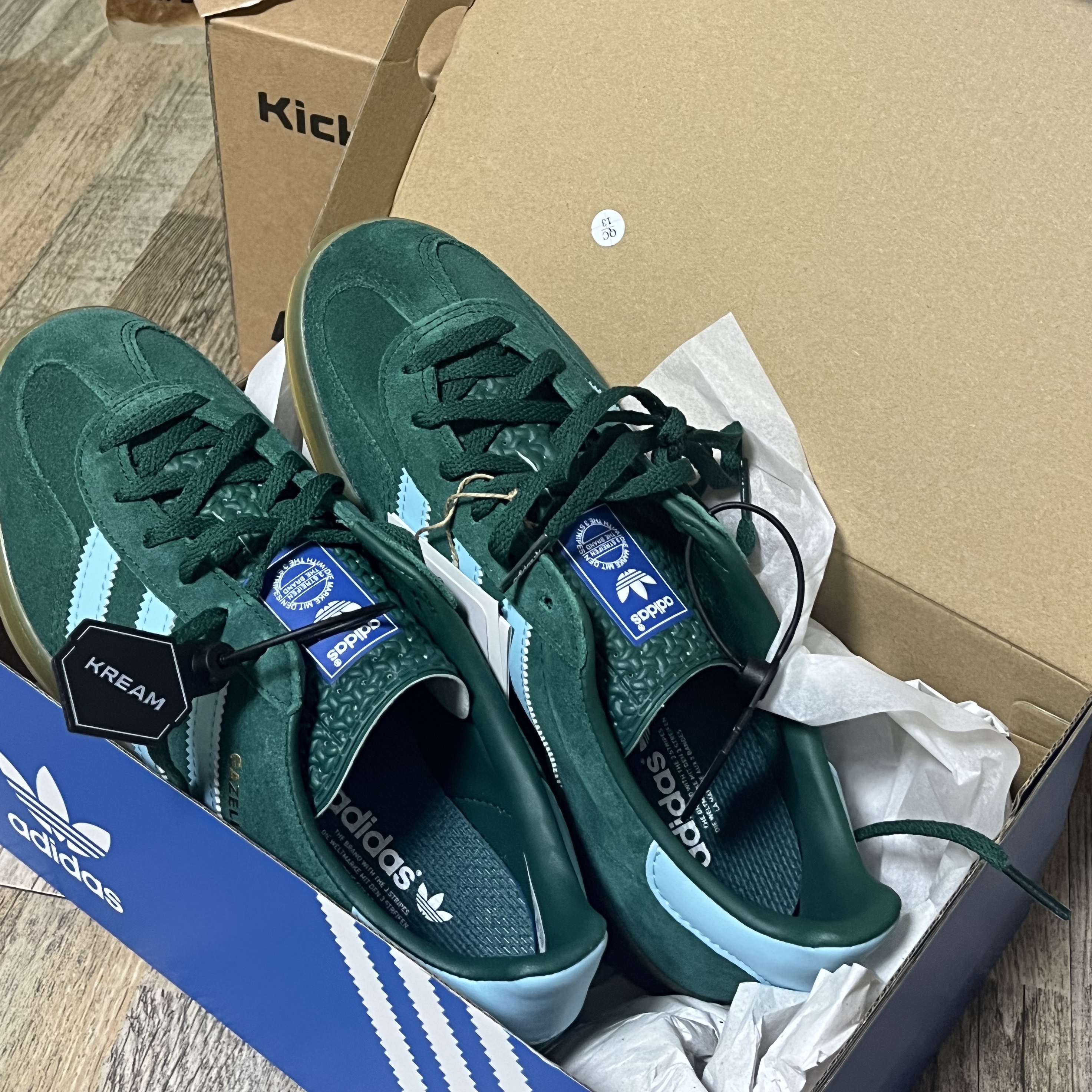 Adidas Gazelle Indoor Collegiate Green Hazy Sky 착용 스타일
