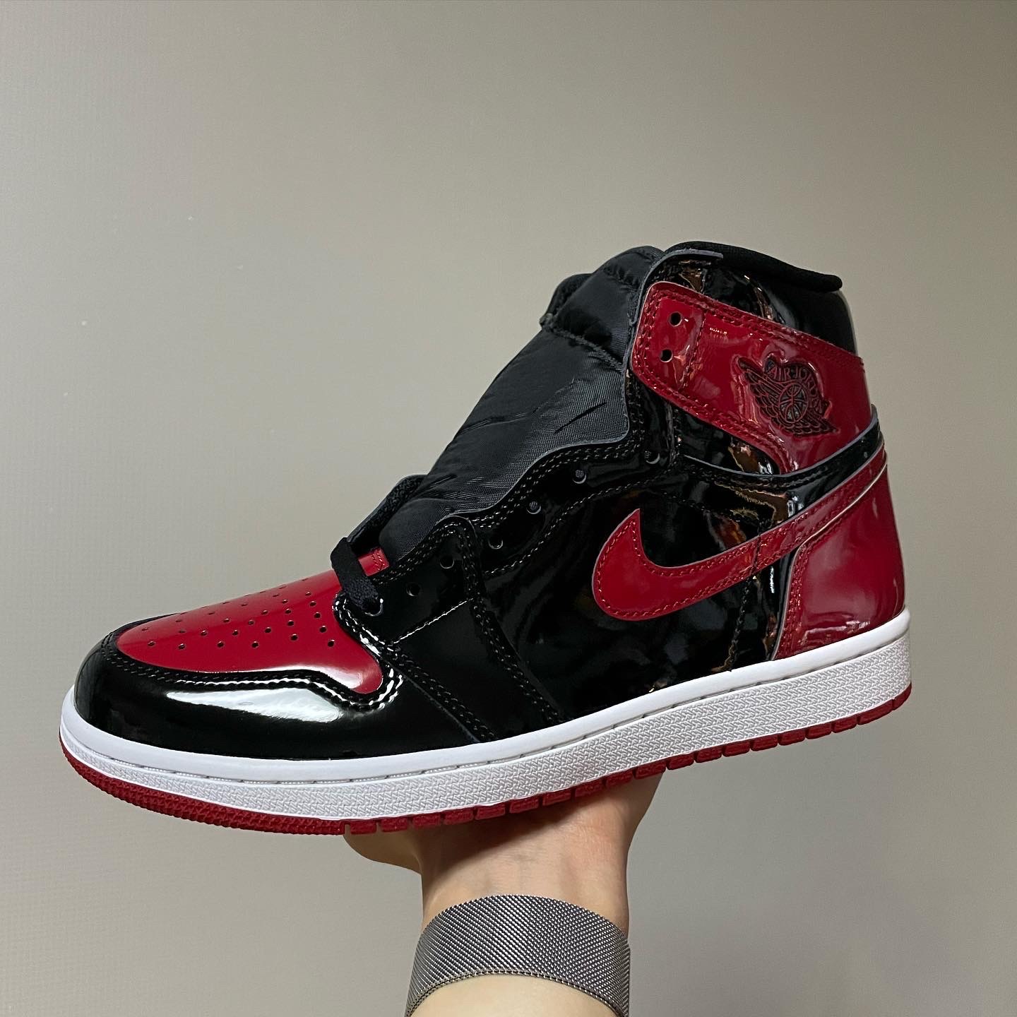 Jordan 1 Retro High OG Patent Bred 착용 스타일 - 2