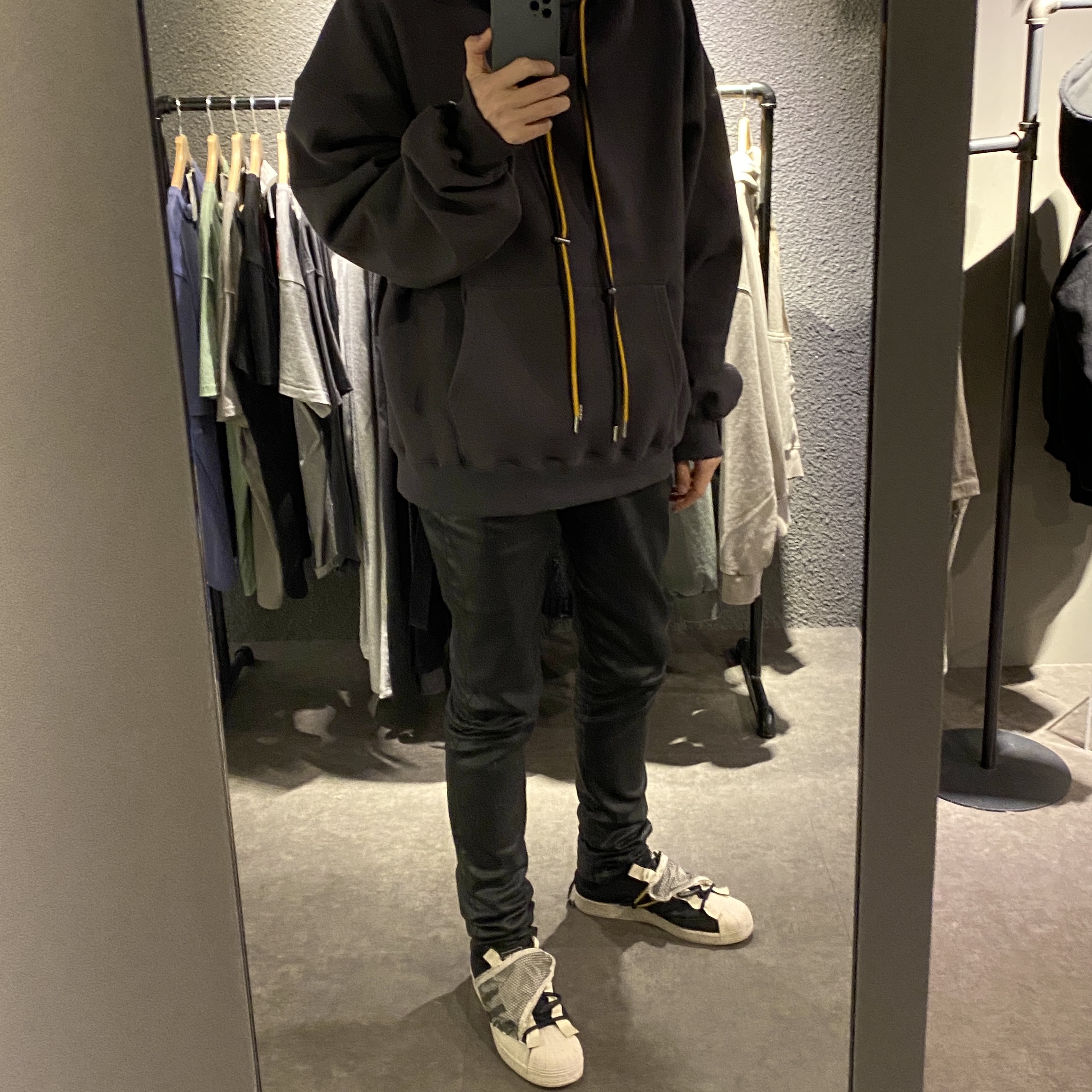 Undermycar Black Mamba Slim Fit Red Stitch Wax Coating Jeans Rumba Red - 22FW, Adidas Superstar Bliss Core Black 착용 스타일
