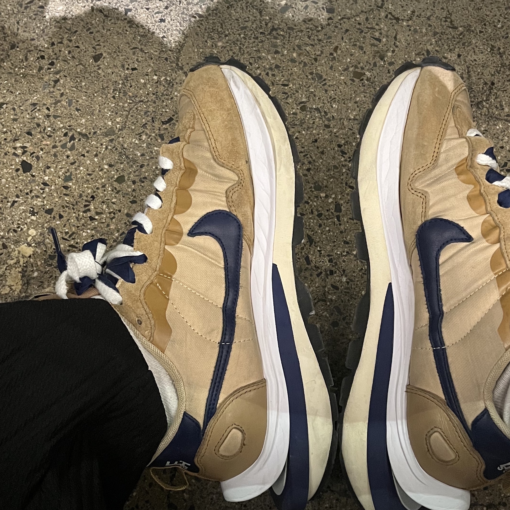 Nike x Sacai VaporWaffle Sesame and Blue Void 착용 스타일