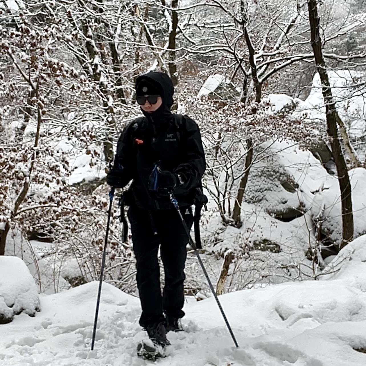 Nike ACG Sun farer Trail Pants Black - Asia, Stone Island N10B5 Beanie Black - 22FW 착용 스타일