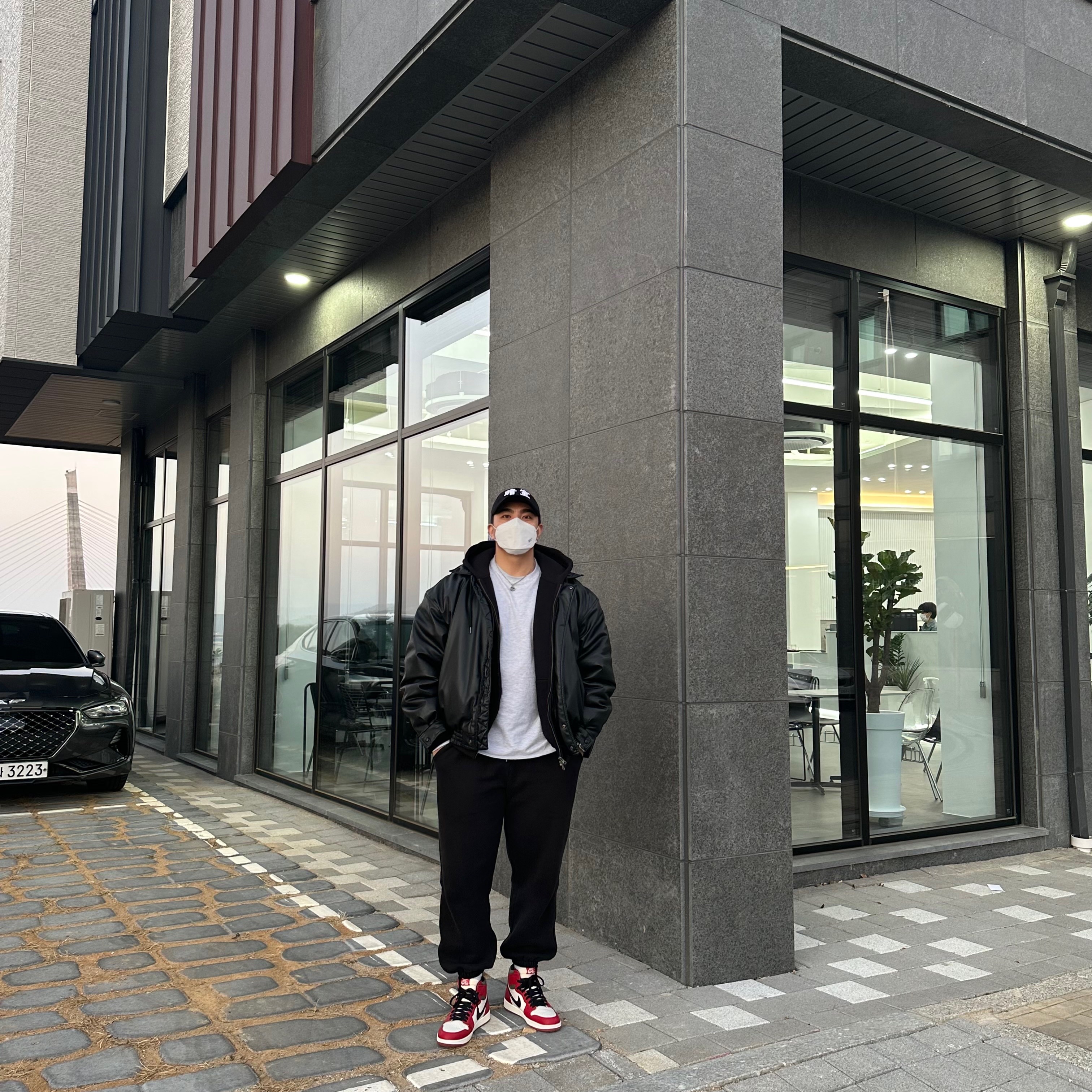 Darkr8m Studio White Logo Cap, Gucci Interlocking G Pendant Necklace Silver 착용 스타일