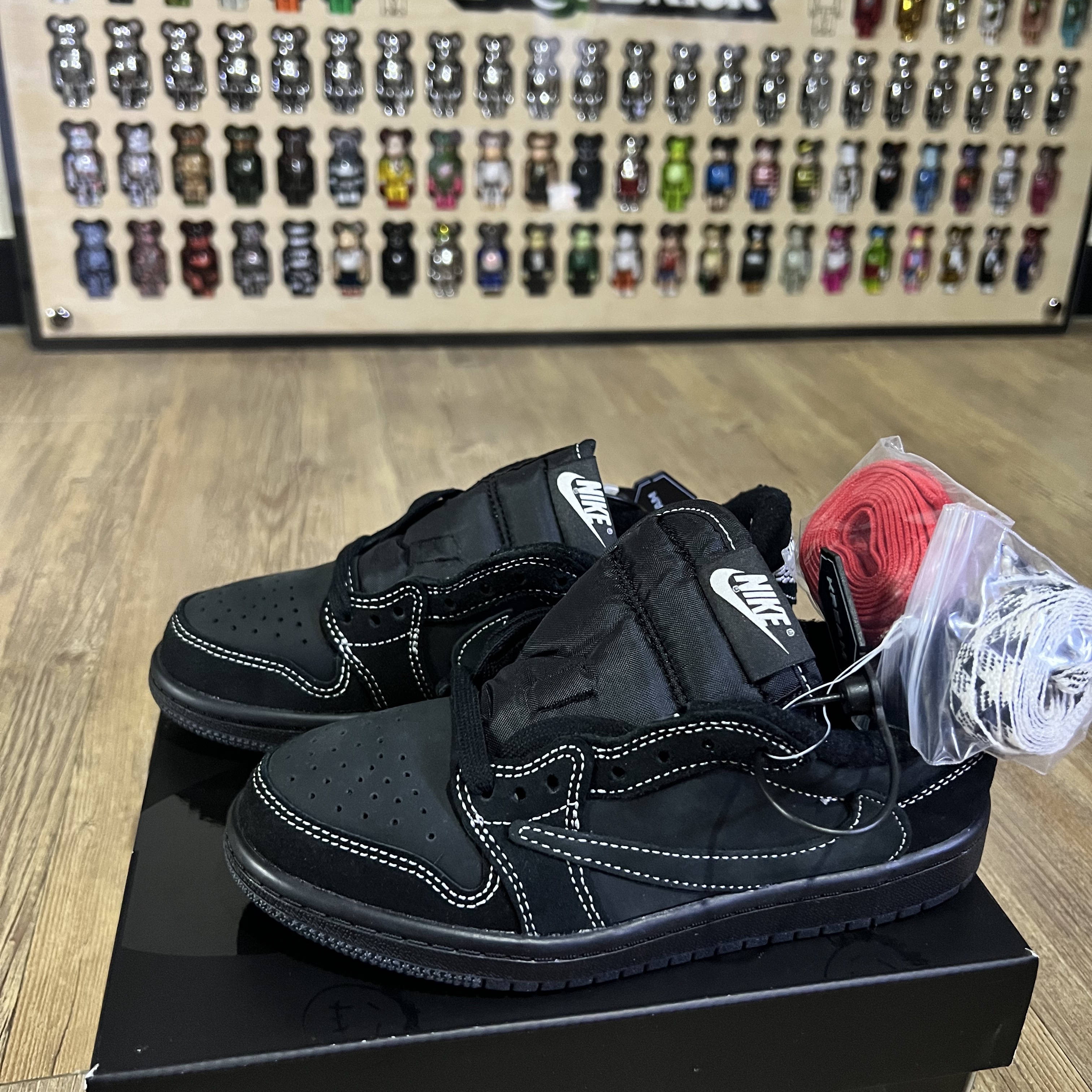 (PS) Jordan 1 x Travis Scott Retro Low OG SP Black Phantom, (PS) Jordan 1 x Travis Scott Retro Low OG SP Sail and Ridgerock 착용 스타일 - 3