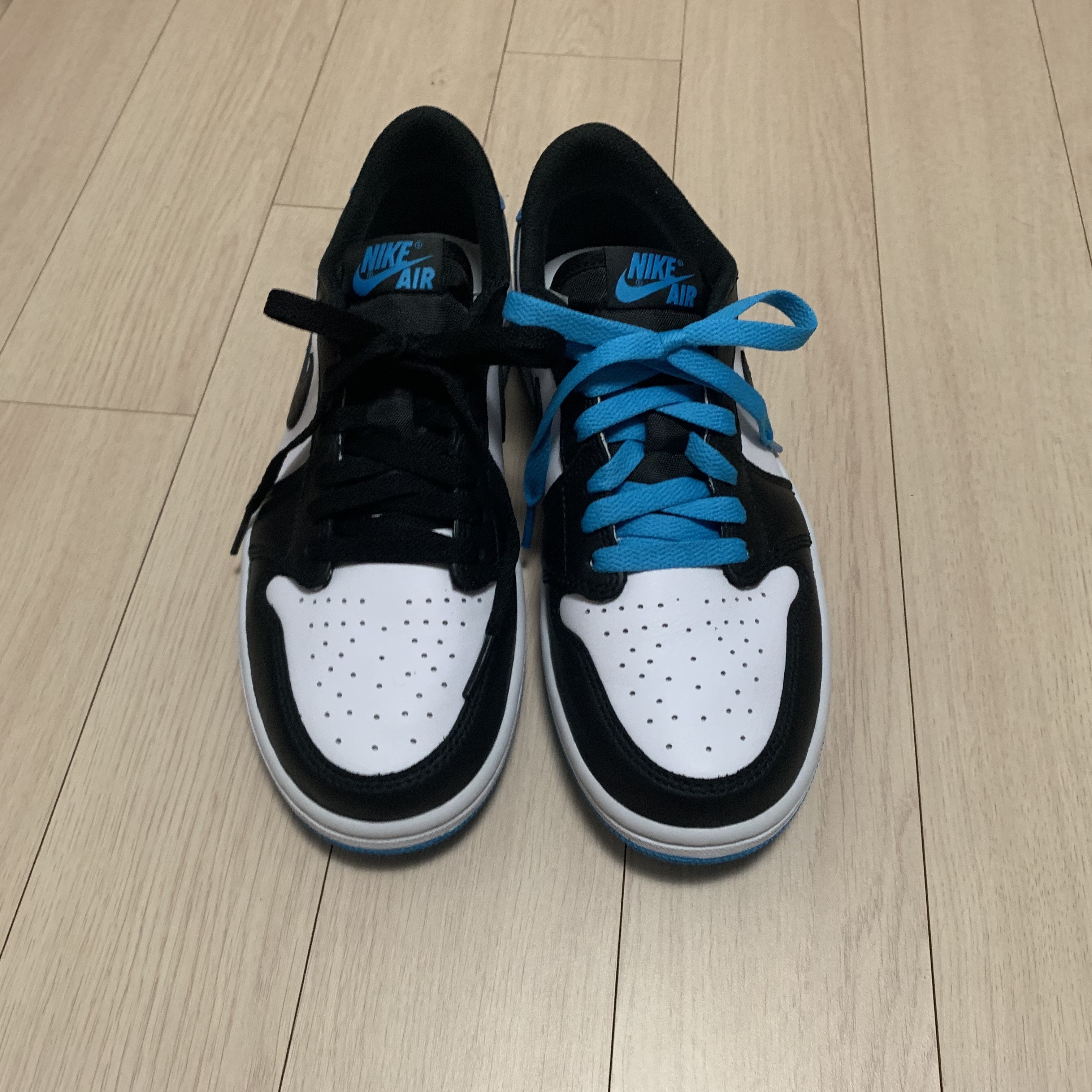 (W) Jordan 1 Retro Low OG Black and Dark Powder Blue, Jordan 1 Retro Low OG Black and Dark Powder Blue 착용 스타일 - 1