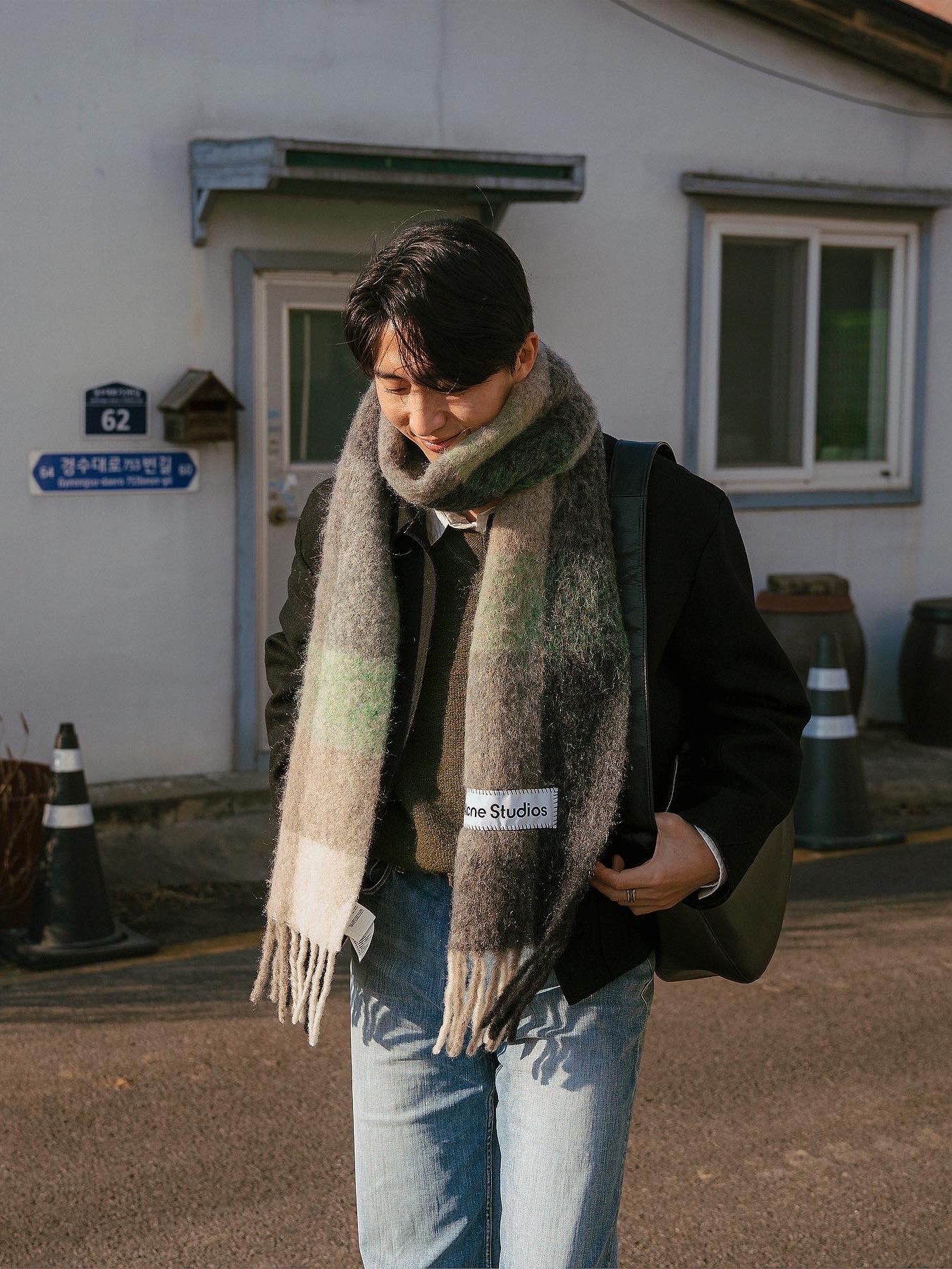 Acne Studios Mohair Check Muffler Grey Green Black 착용 스타일 - 1