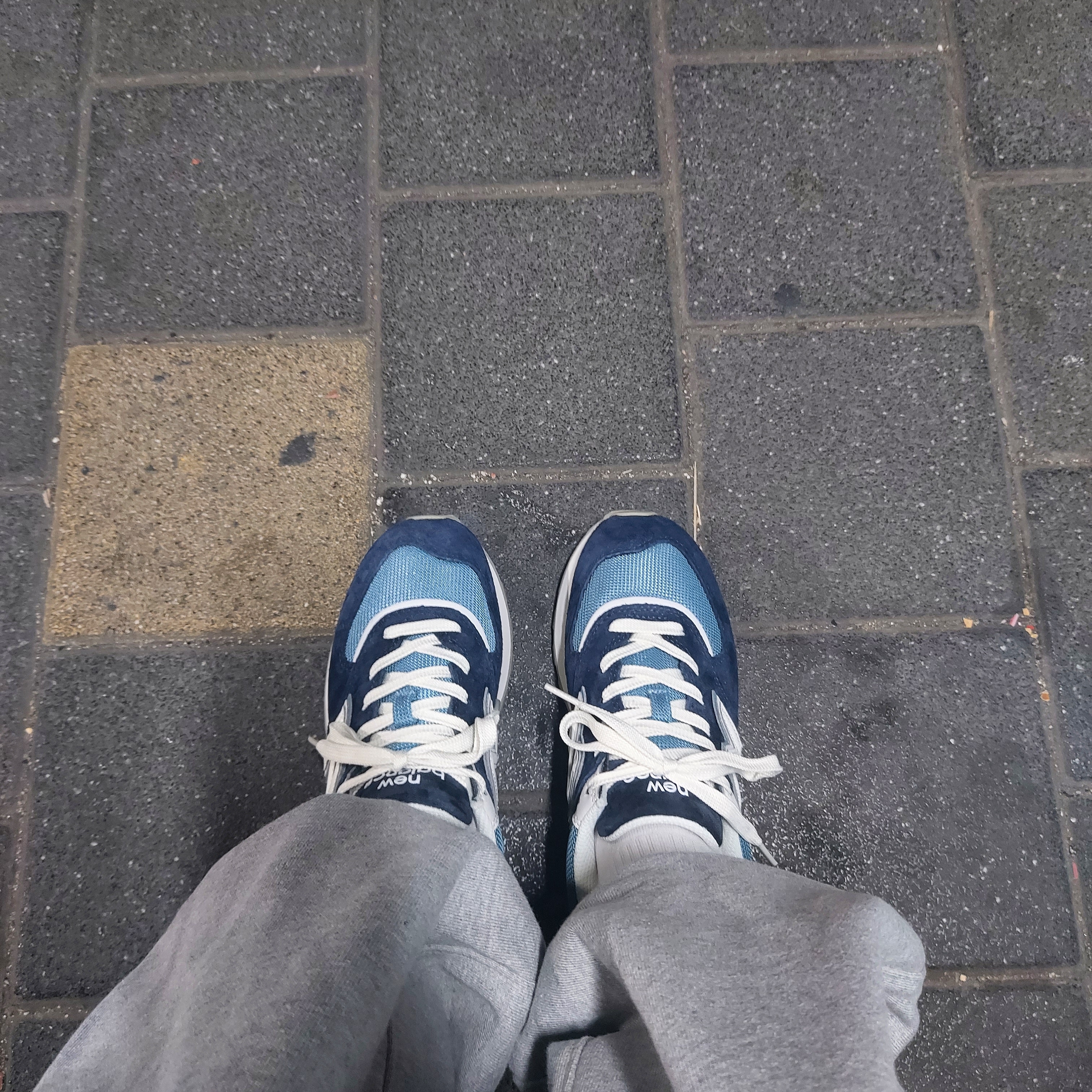 New Balance 574 Legacy Navy Sea Salt 착용 스타일
