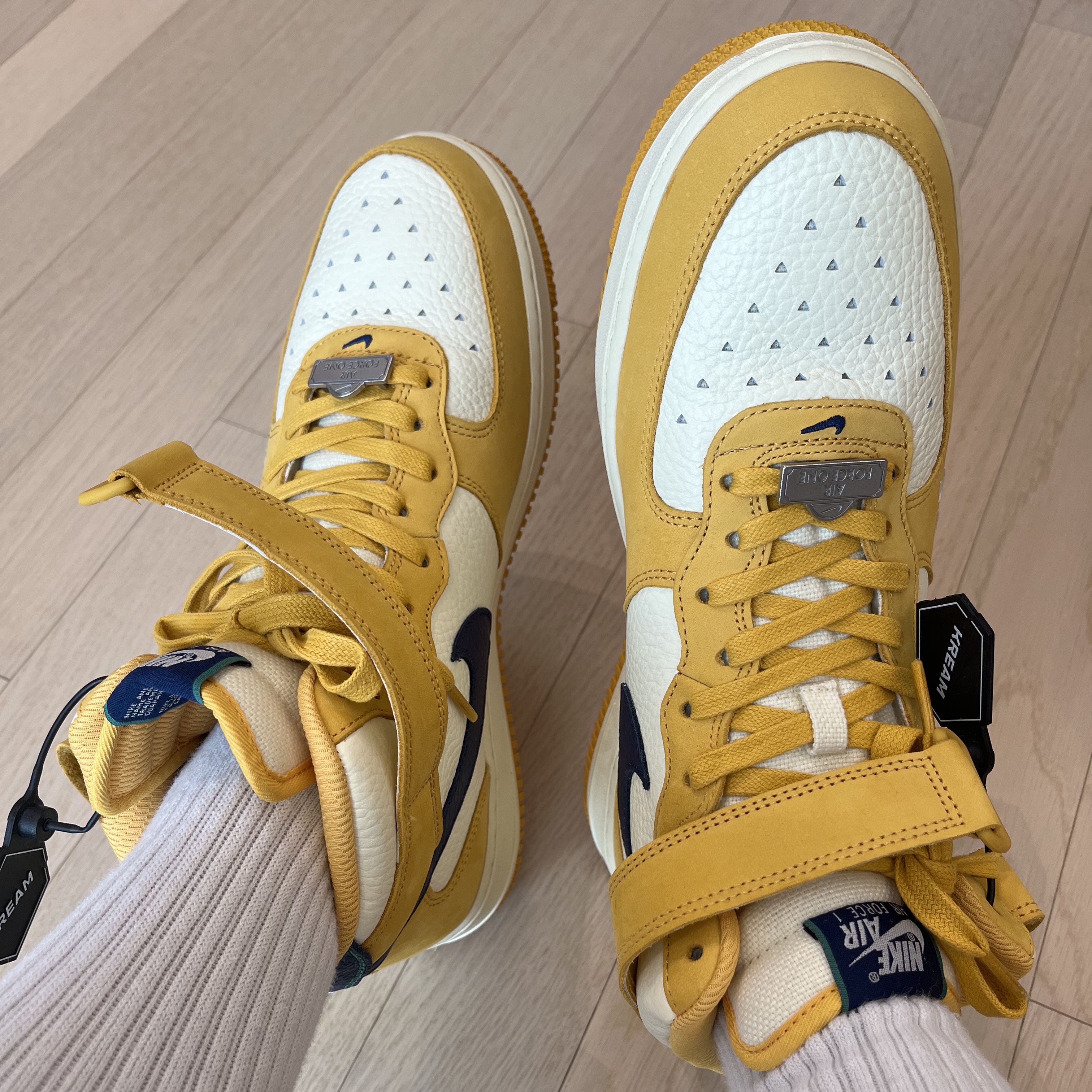 Nike Air Force 1 Mid Paris 착용 스타일 - 1