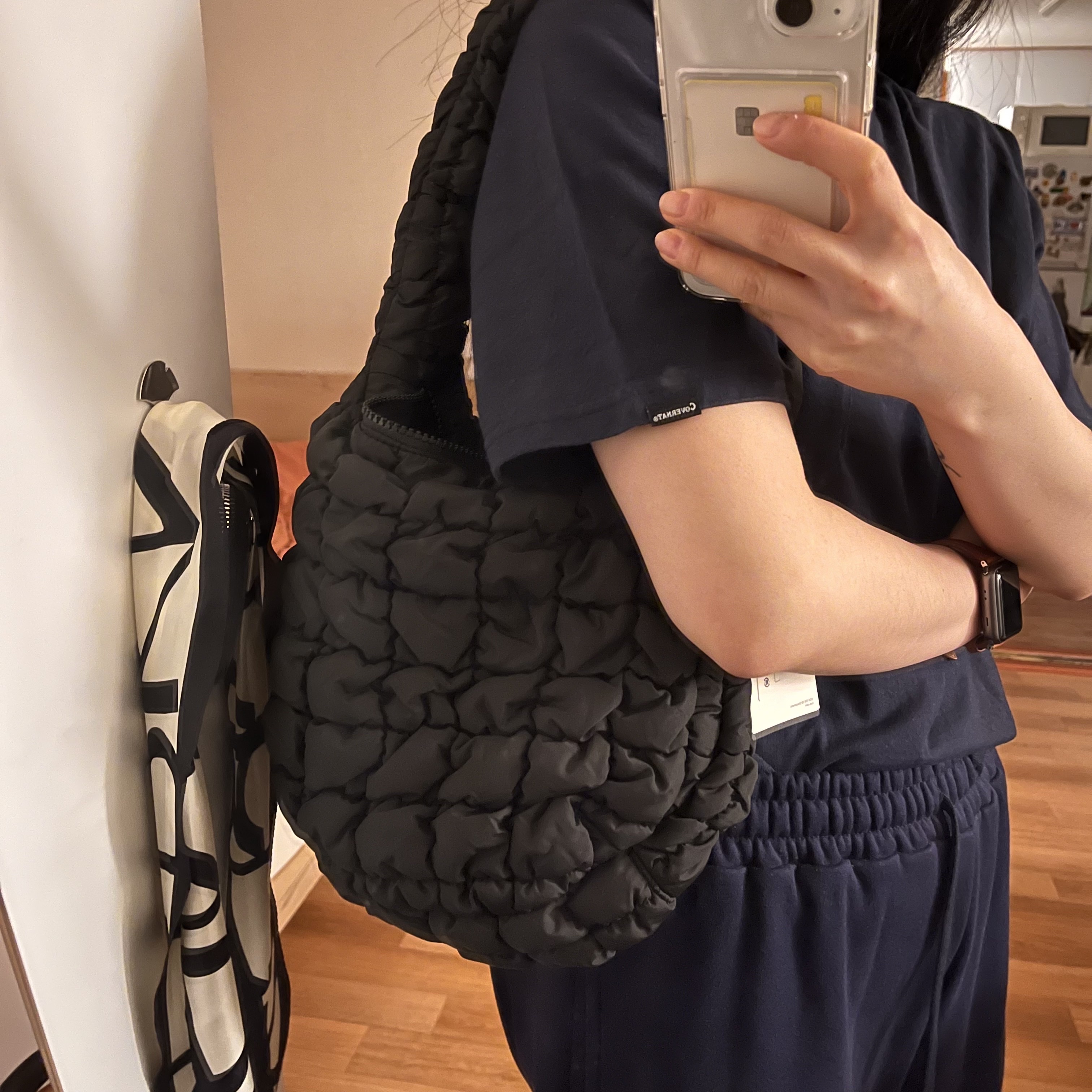 COS Quilted Mini Bag Black 착용 스타일