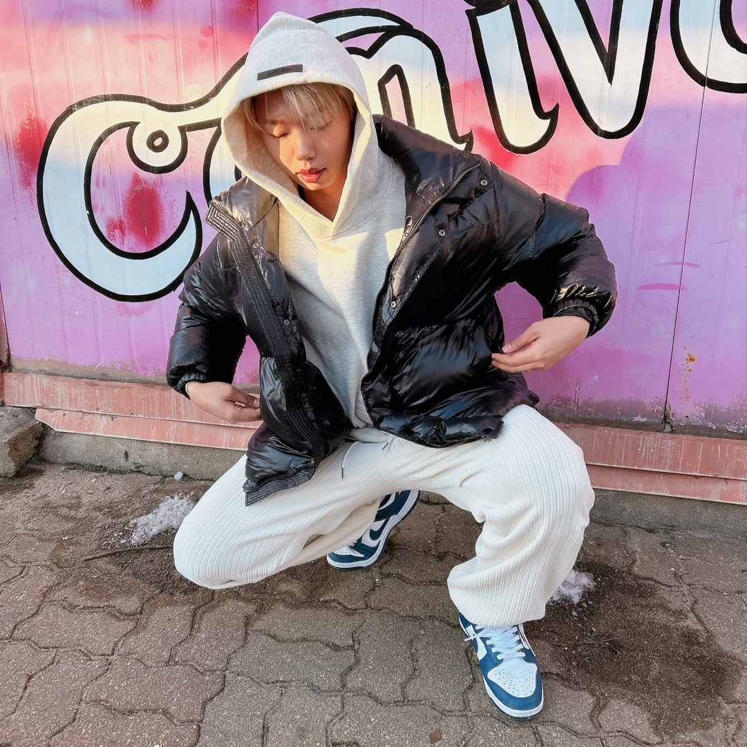 Nike Dunk Low Retro Valerian Blue, Essentials The Core Collection Hoodie Light Oatmeal 착용 스타일 - 2