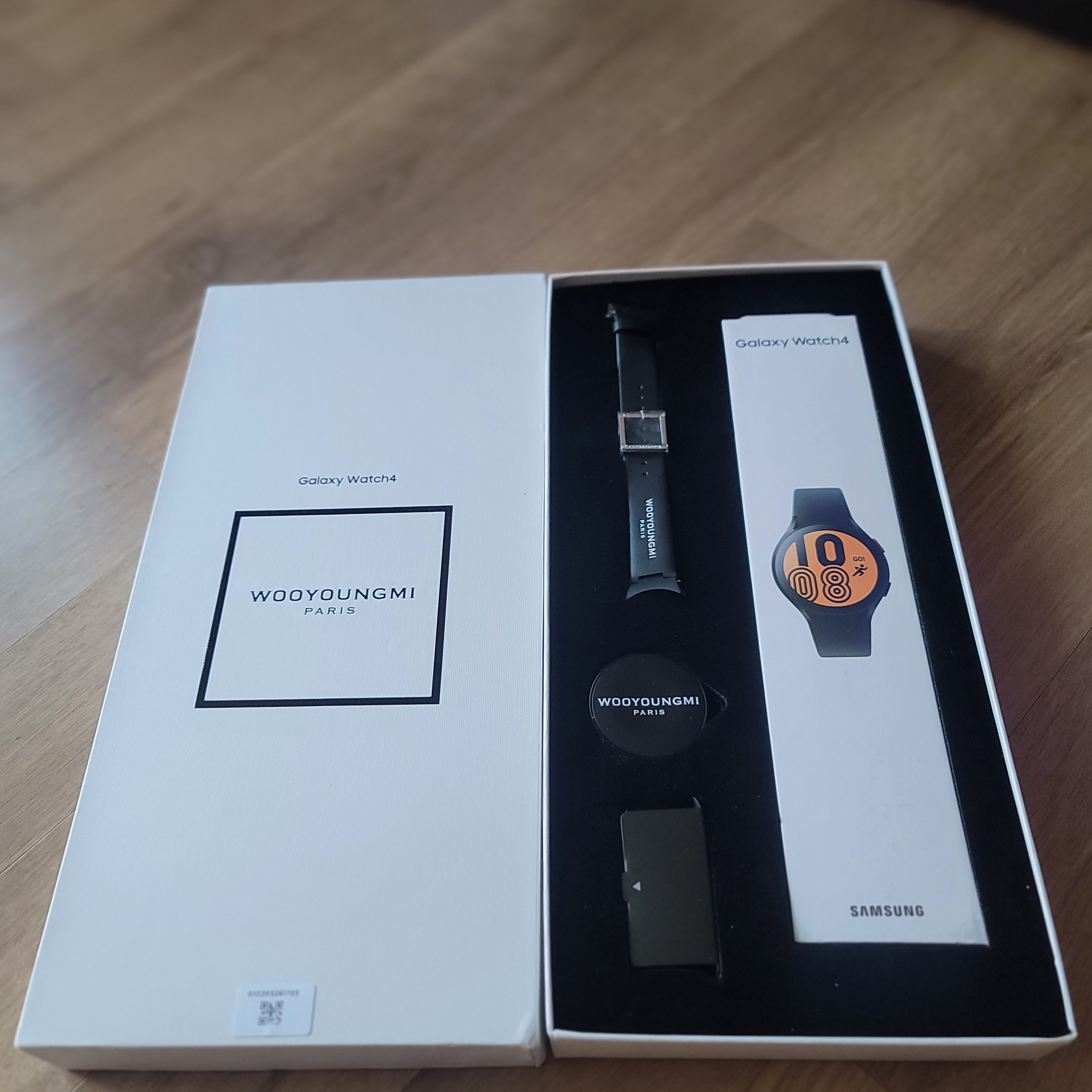 Wooyoungmi Cotton Back Logo Sweatshirt Black - 23SS, Samsung Galaxy Watch4 44mm Wooyoungmi Edition (Korean Ver.) 착용 스타일