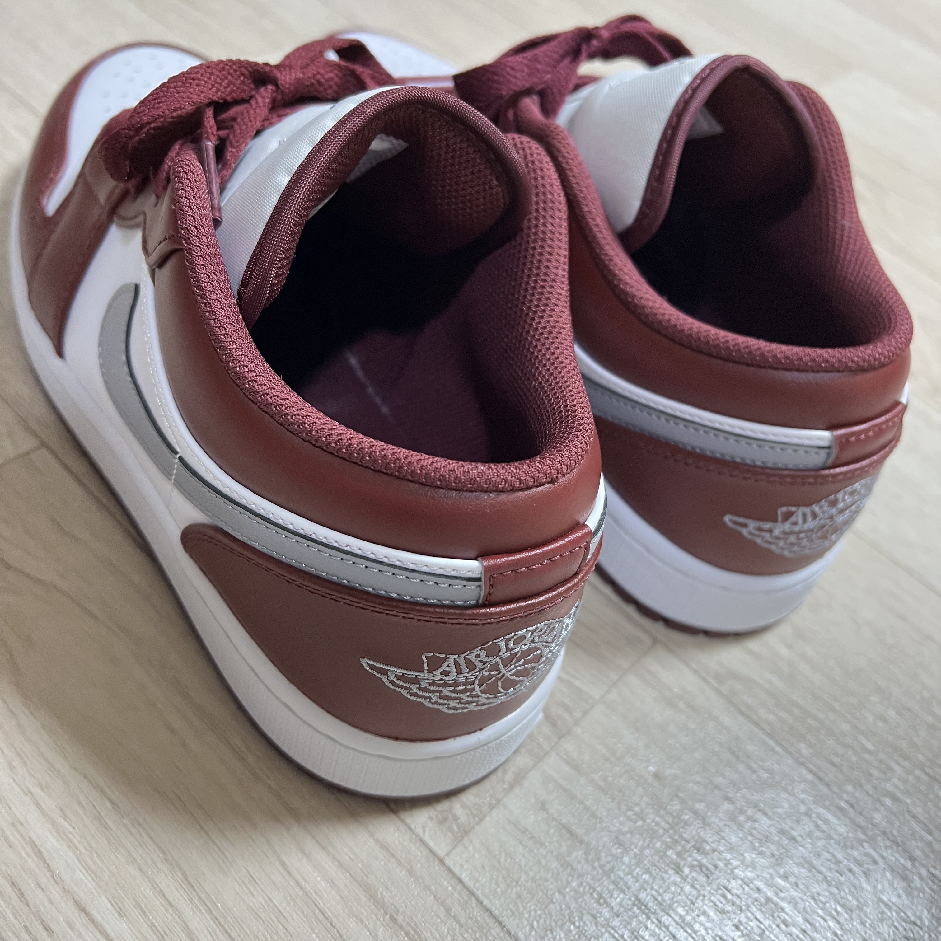 Jordan 1 Low Cherrywood Red 착용 스타일 - 2