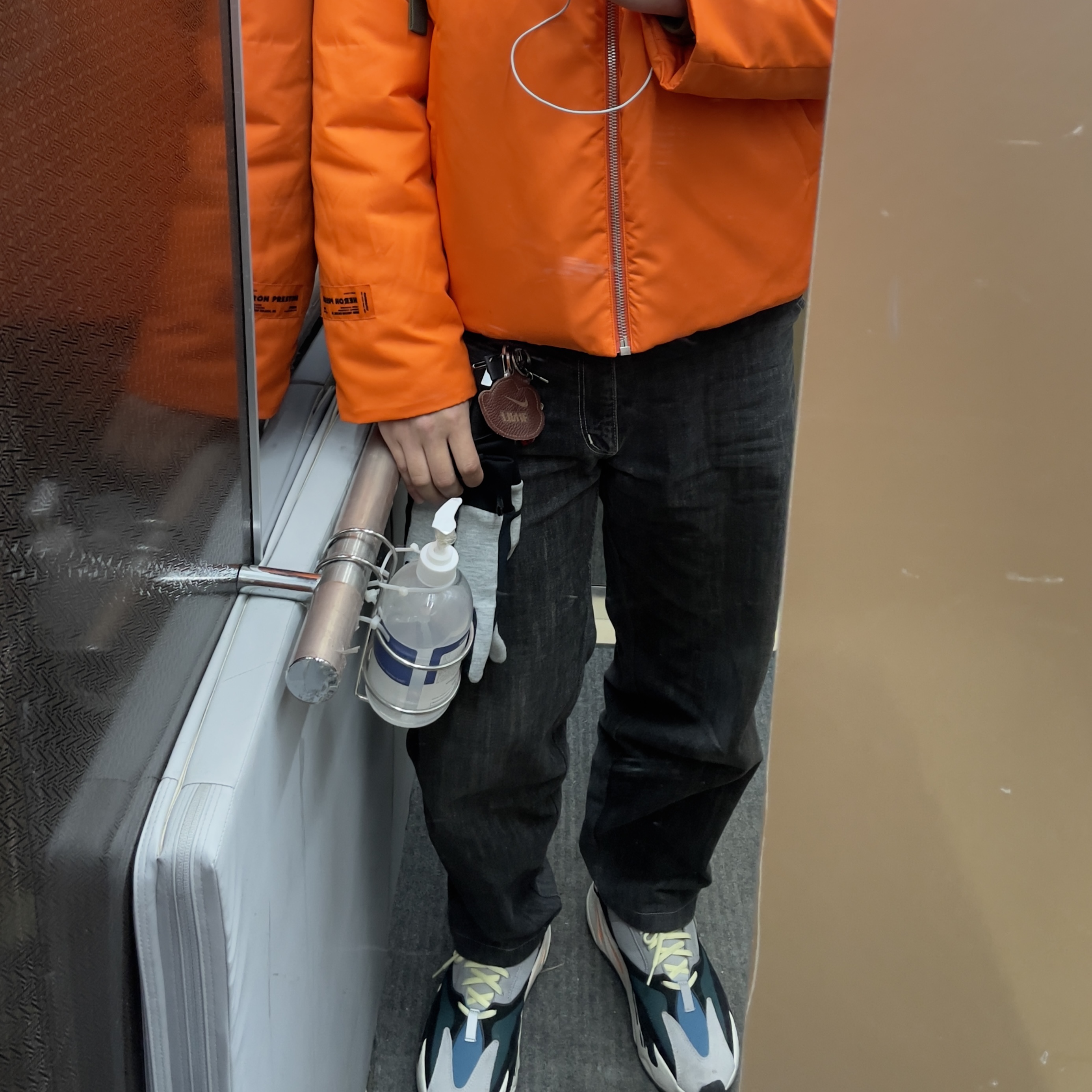 Adidas Yeezy Boost 700 Wave Runner Solid Grey 2021/2022 착용 스타일