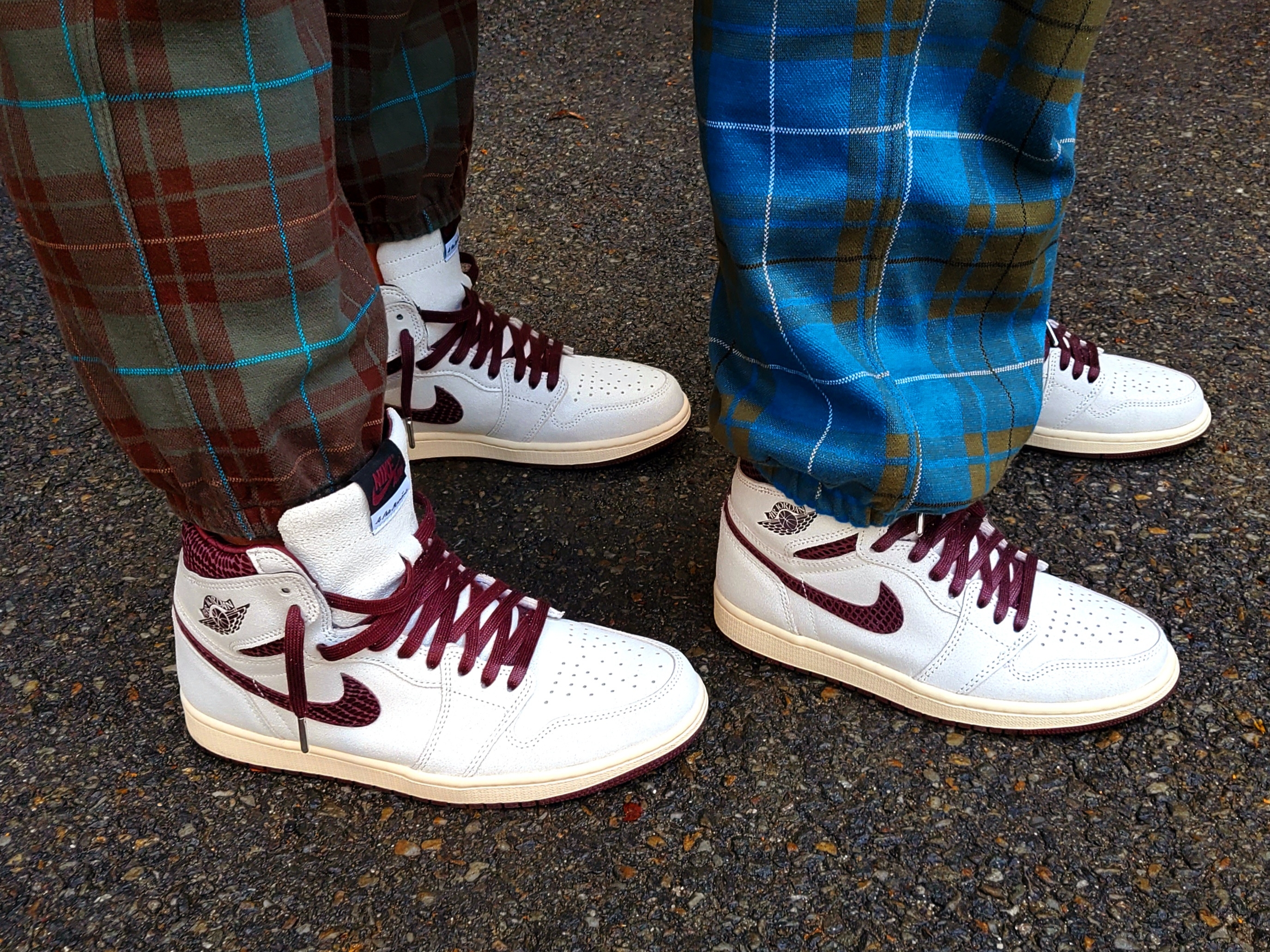 Jordan 1 x A Ma Maniere Retro High OG SP Sail and Burgundy 착용 스타일 - 1