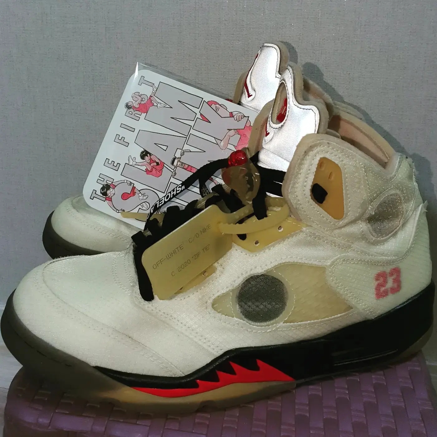 Jordan 5 x Off-White Retro SP Sail Fire Red 착용 스타일