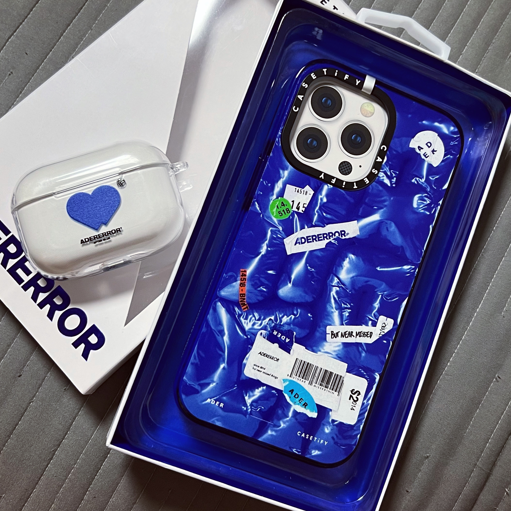 Casetify x Ader Error iPhone Tube Magsafe Case Blue, Ader Error Twin Heart AirPods Pro Hard Case Clear 착용 스타일