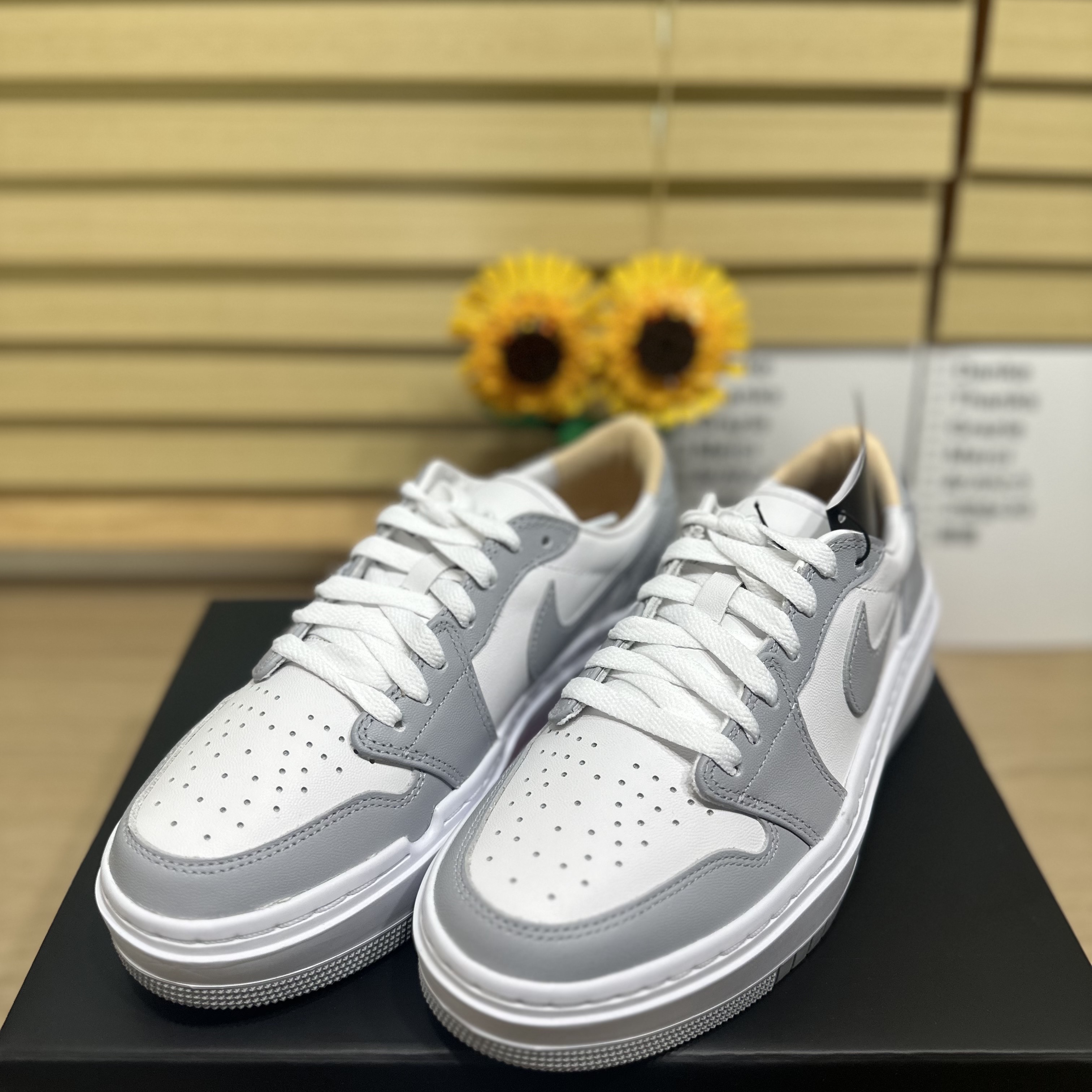 (W) Jordan 1 Elevate Low White and Wolf Grey 착용 스타일
