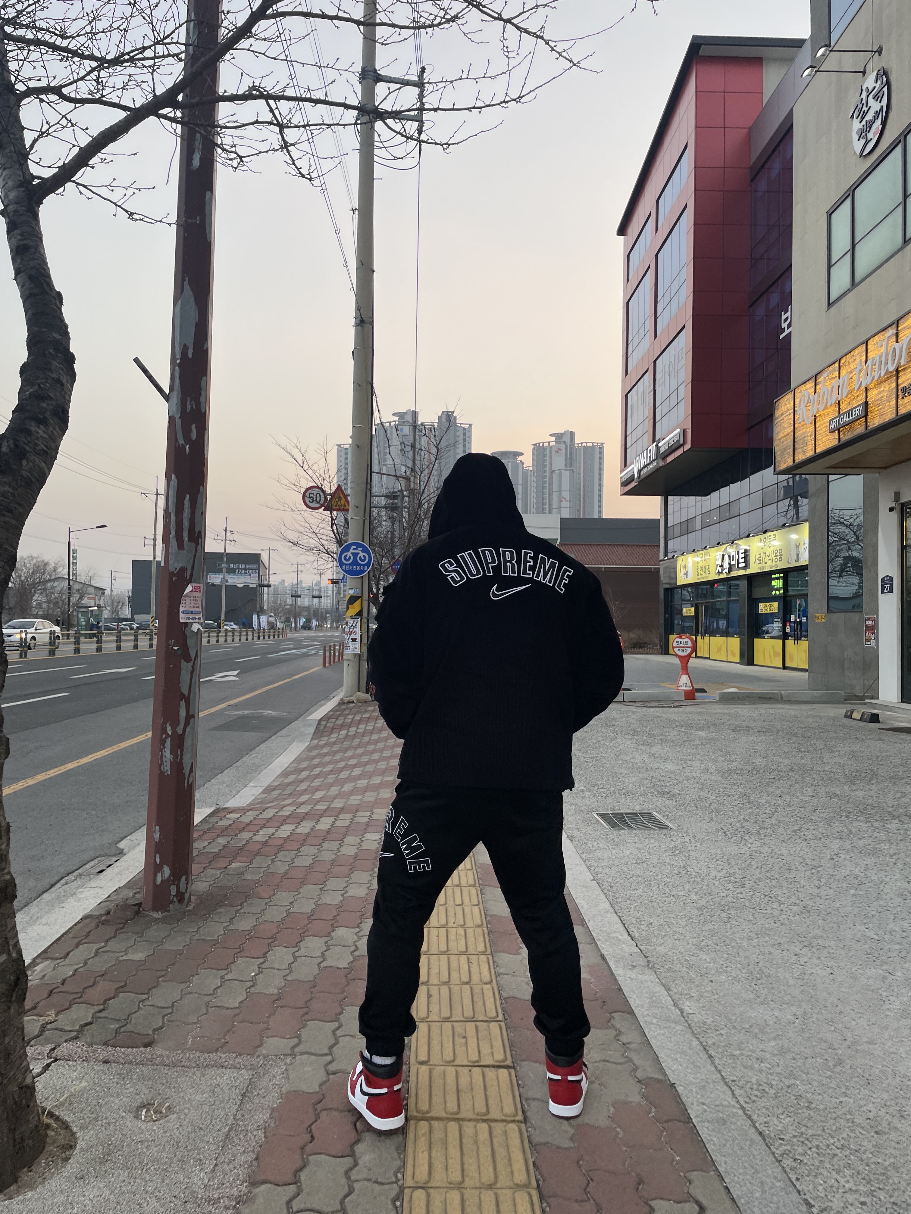 Supreme x Nike Arc Corduroy 6-Panel Black - 22SS, Supreme x Nike Arc Corduroy Hooded Jacket Black - 22SS 착용 스타일 - 1