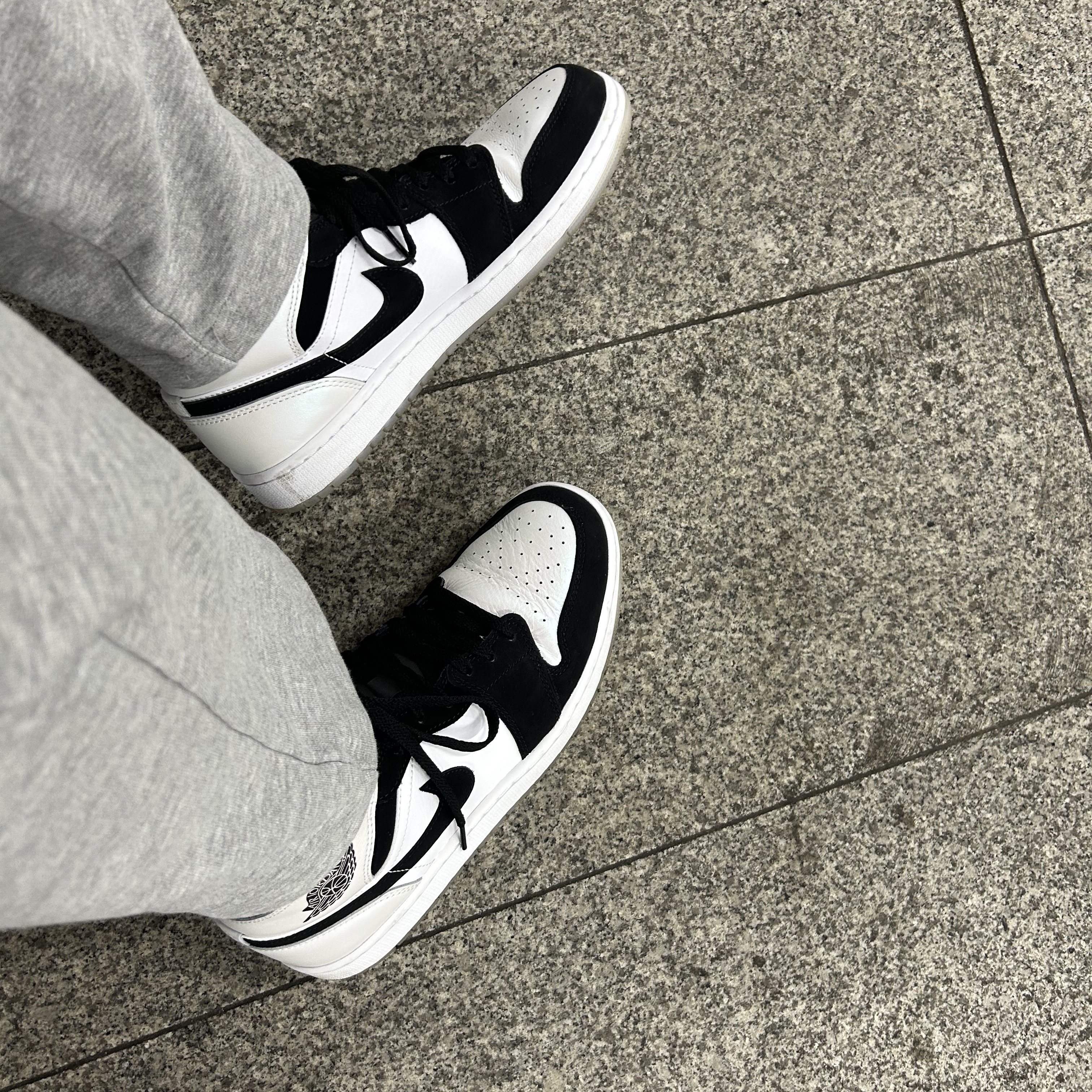 Jordan 1 Mid SE Diamond, IAB Studio Pigment Hoodie & Sack Black 착용 스타일 - 2