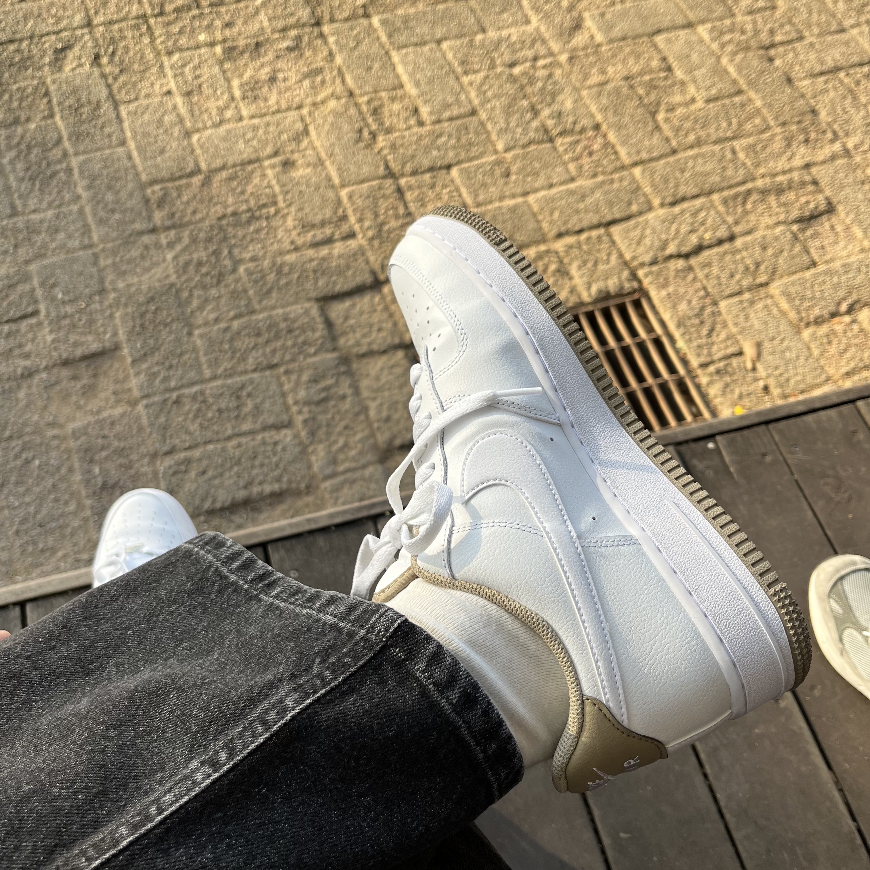 Nike Air Force 1 '07 Taupe 착용 스타일